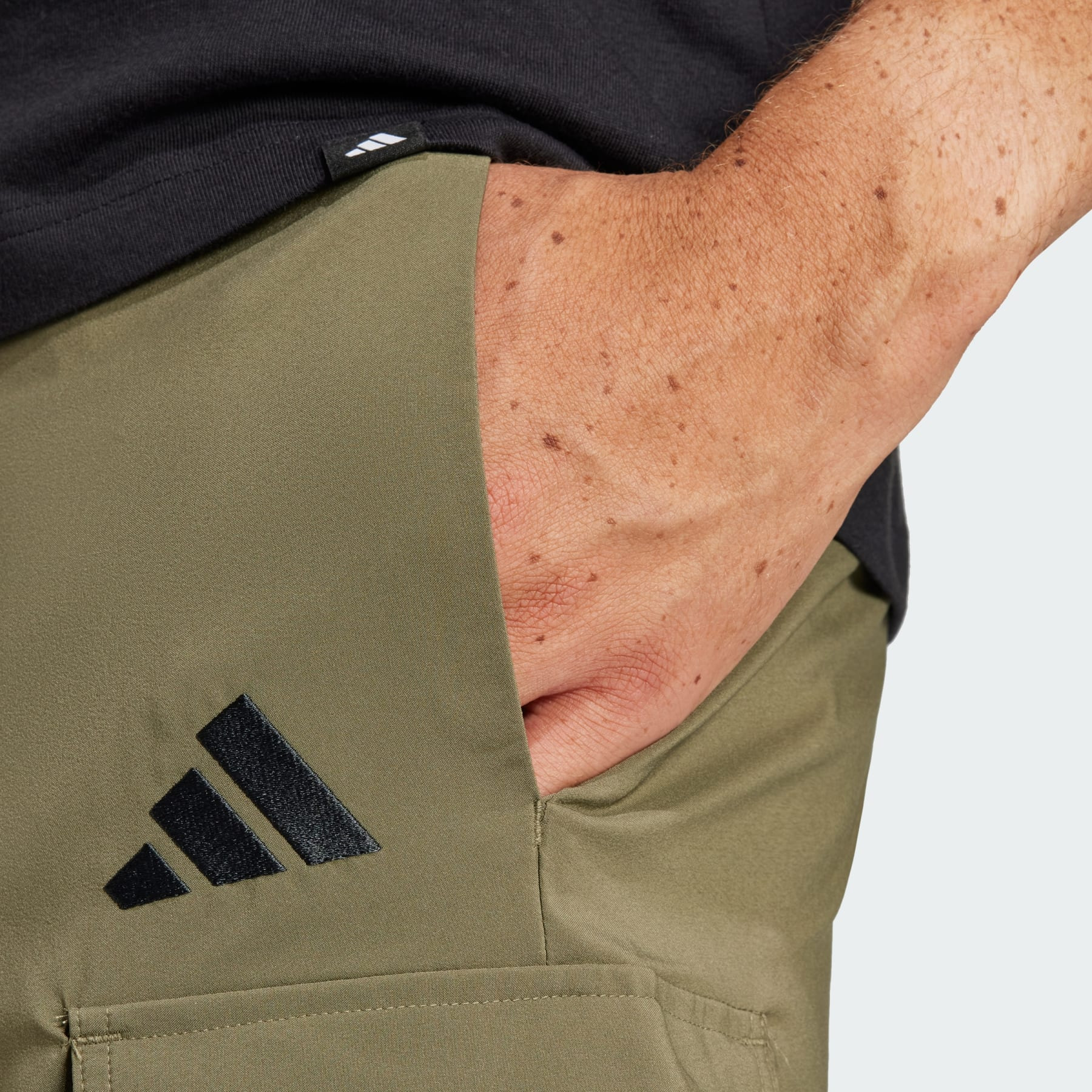 Essentials Small Logo Cargo Chelsea Shorts - 5