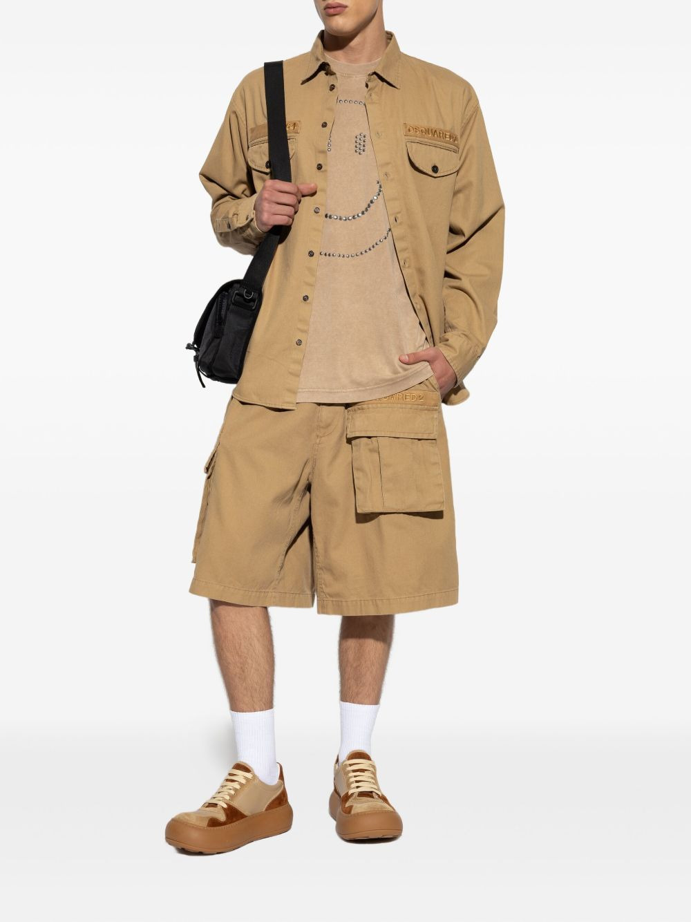cargo-pocket logo-plaque shorts - 2