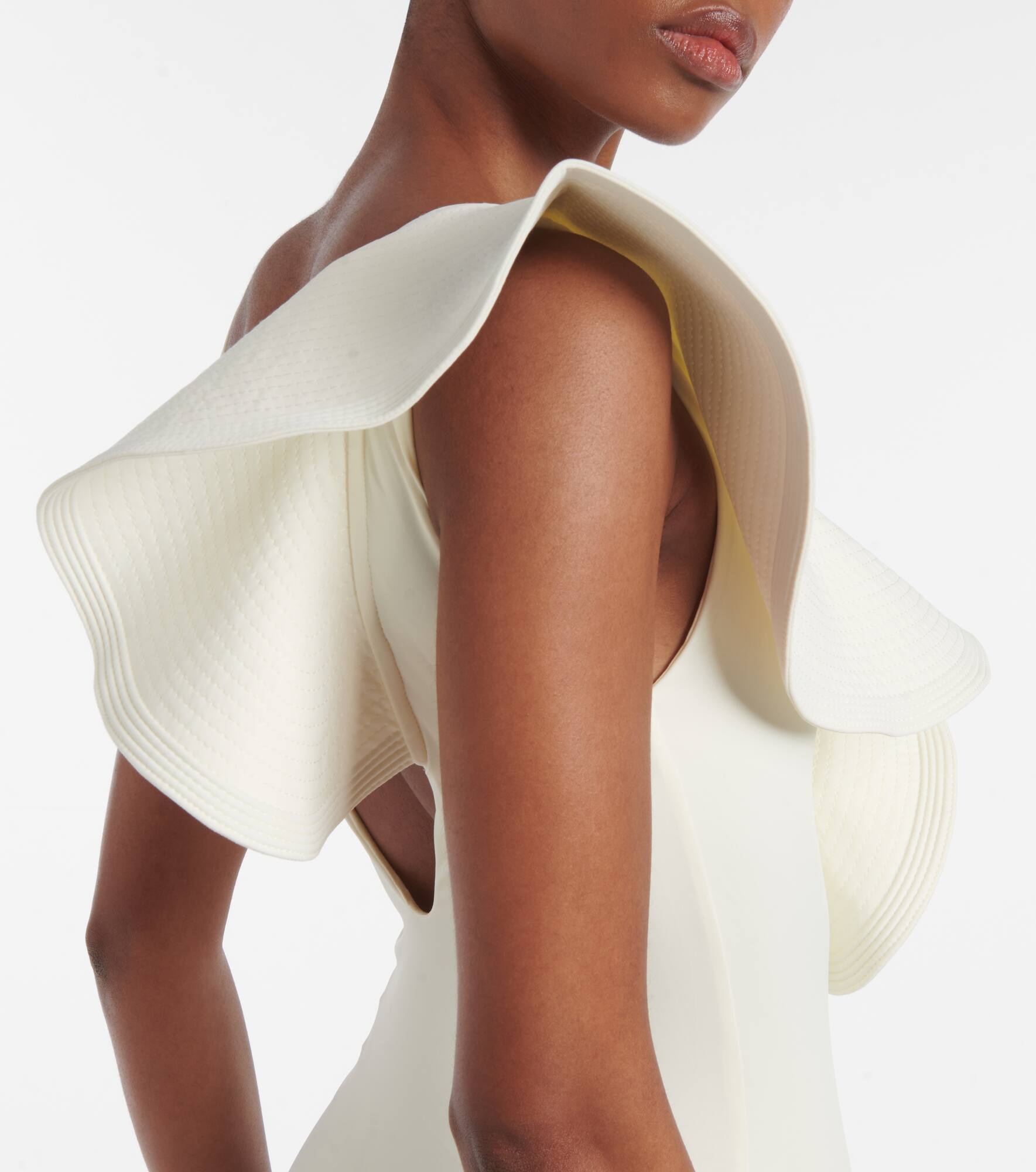 Ruffled swimsuit - 6