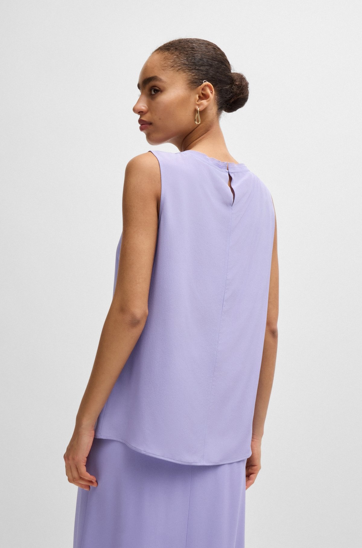 PLEAT-FRONT SLEEVELESS BLOUSE IN WASHED SILK - 5