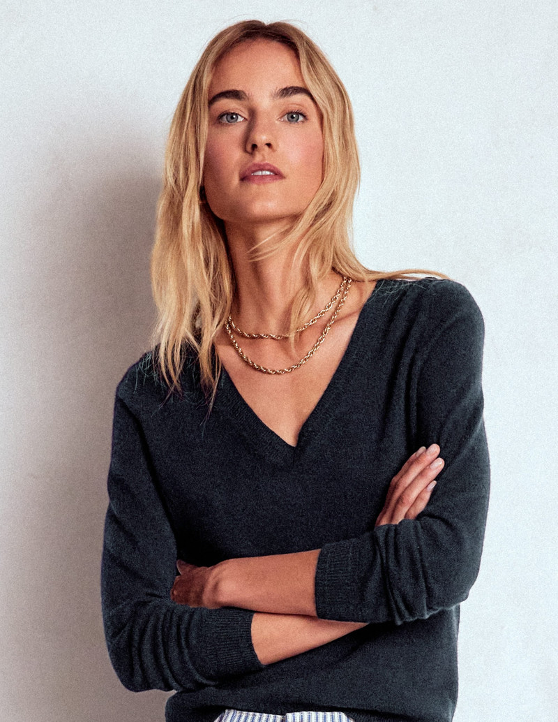 Eva Cashmere V-Neck Sweater-Navy 5