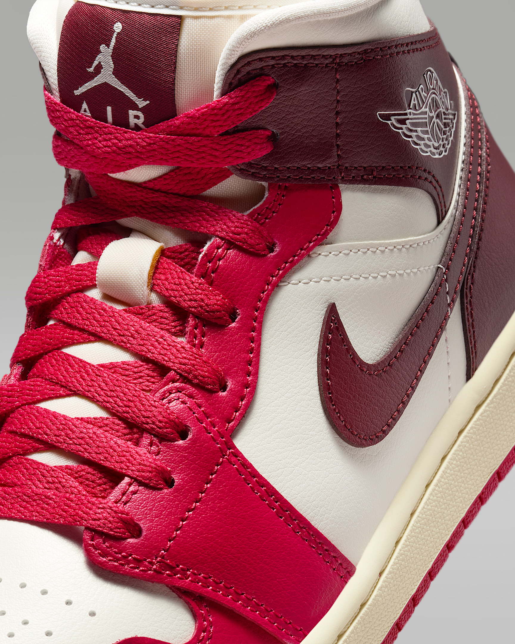 Air Jordan 1 Mid Women's Shoes - 7