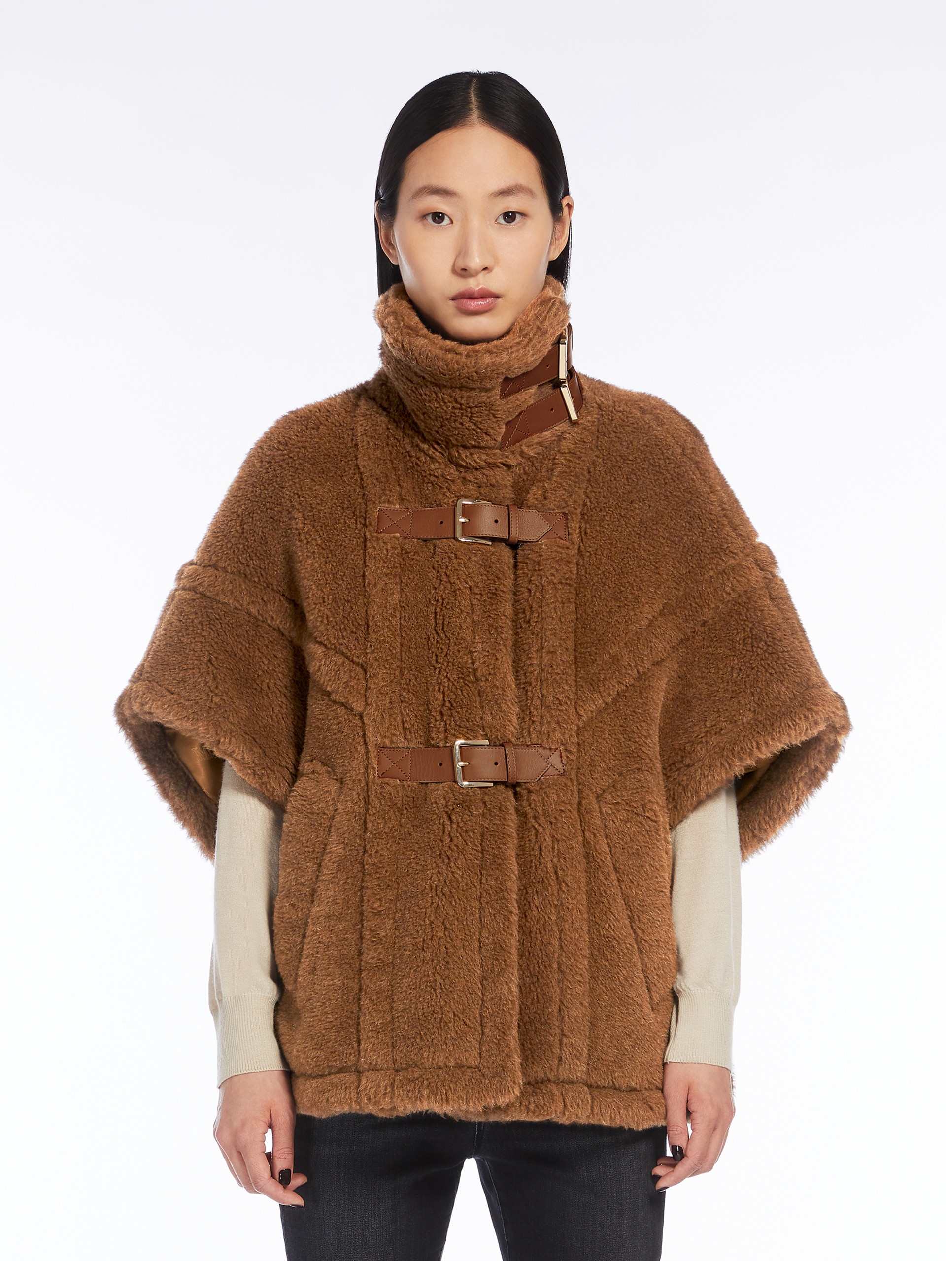 NEWRODANO Teddy fabric cape with straps - 3