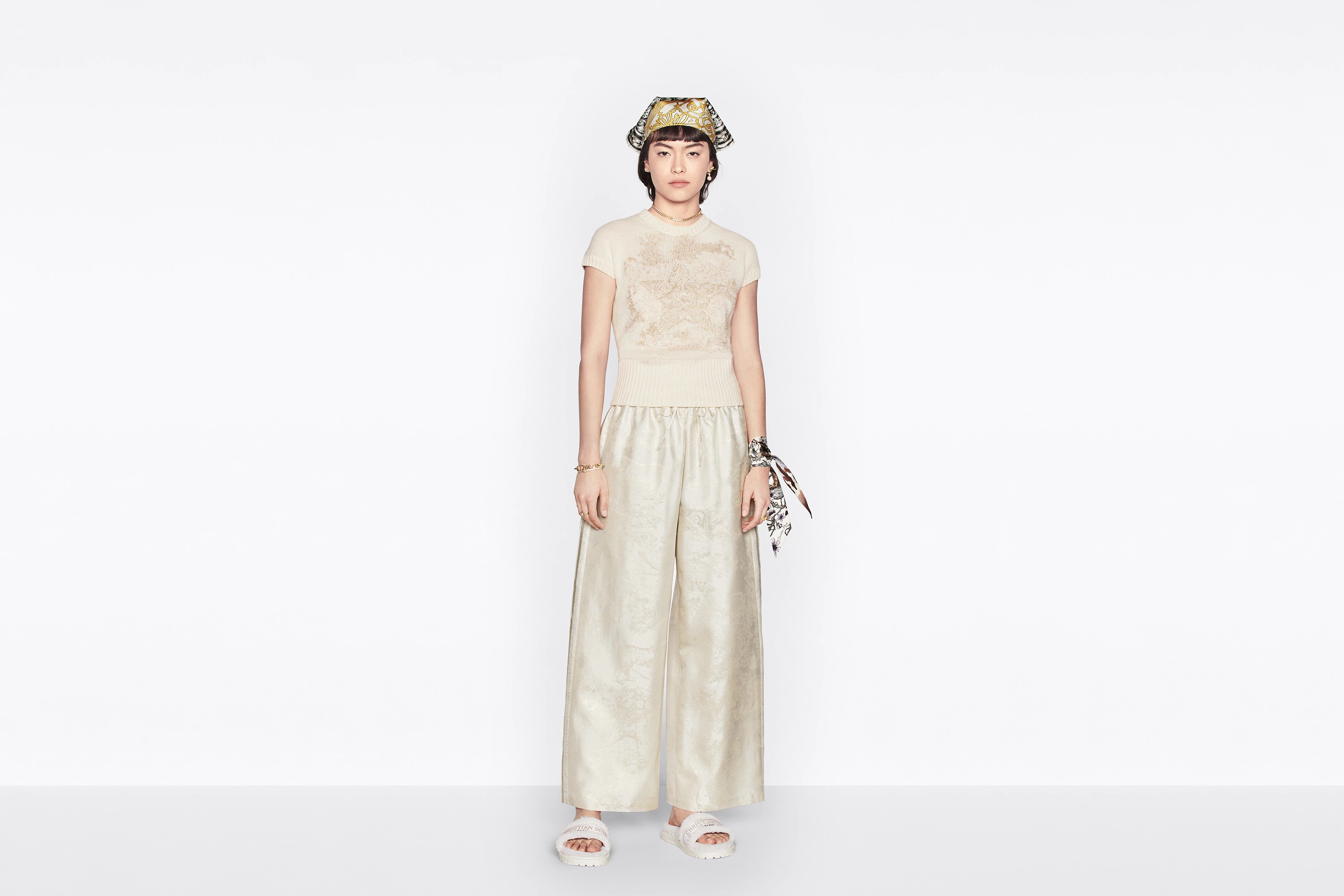 Short-Sleeved Embroidered Sweater - 3
