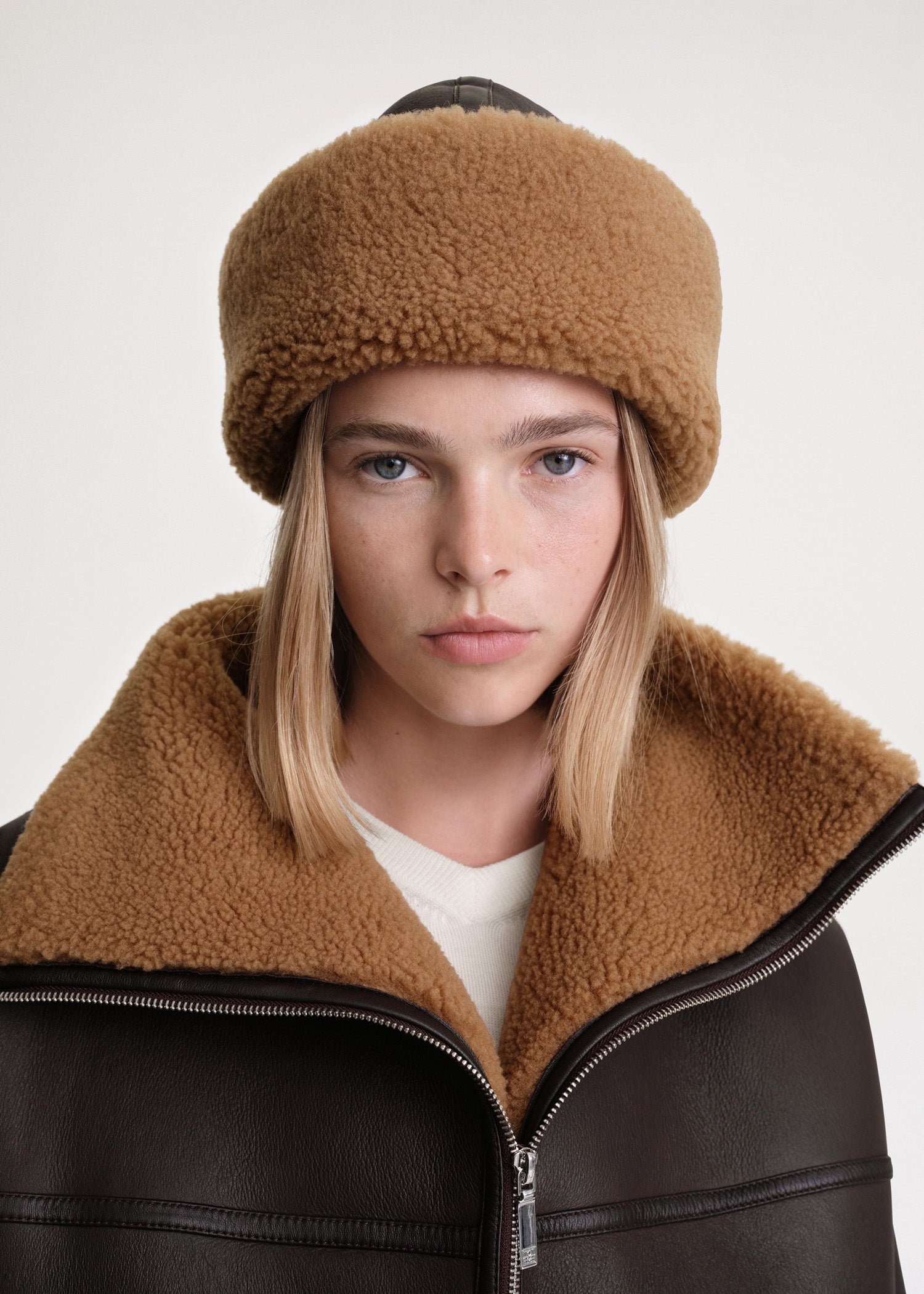 Shearling winter hat chocolate - 1