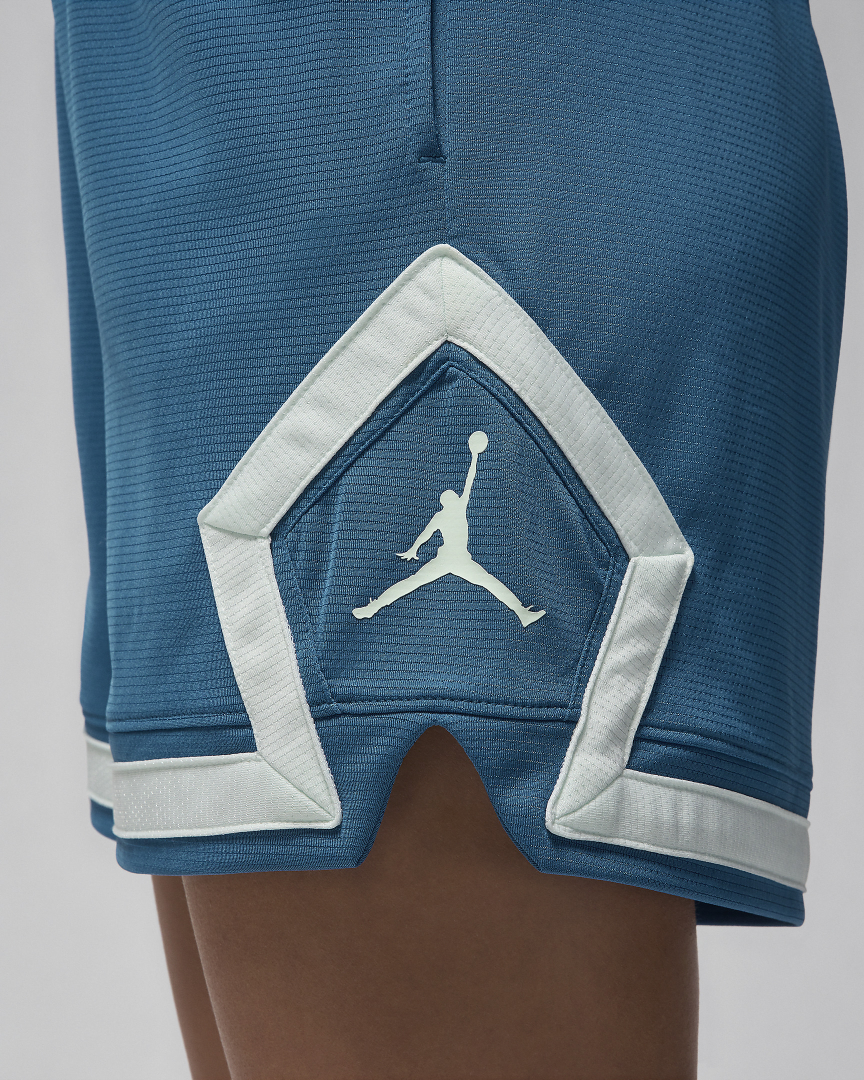 Jordan Sport Women's 4" Diamond Shorts - 5