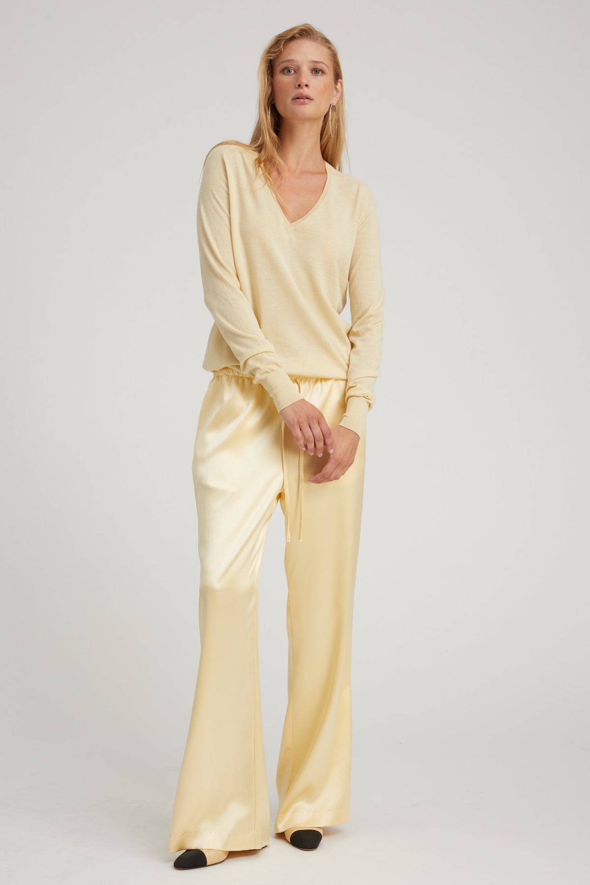 BUTTER CASHMERE V-NECK SWEATER - 2