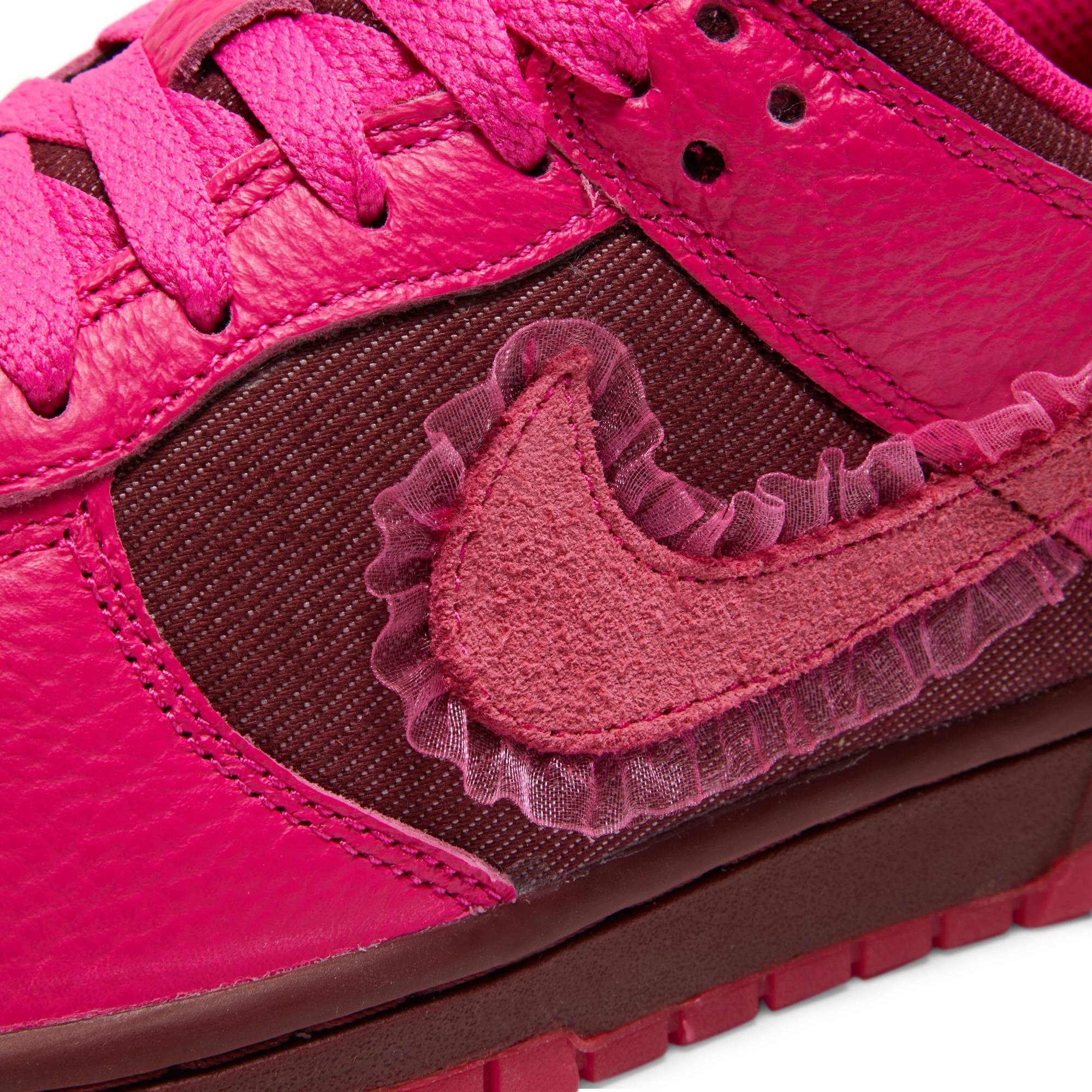 Wmns Dunk Low 'Valentine's Day' - 10