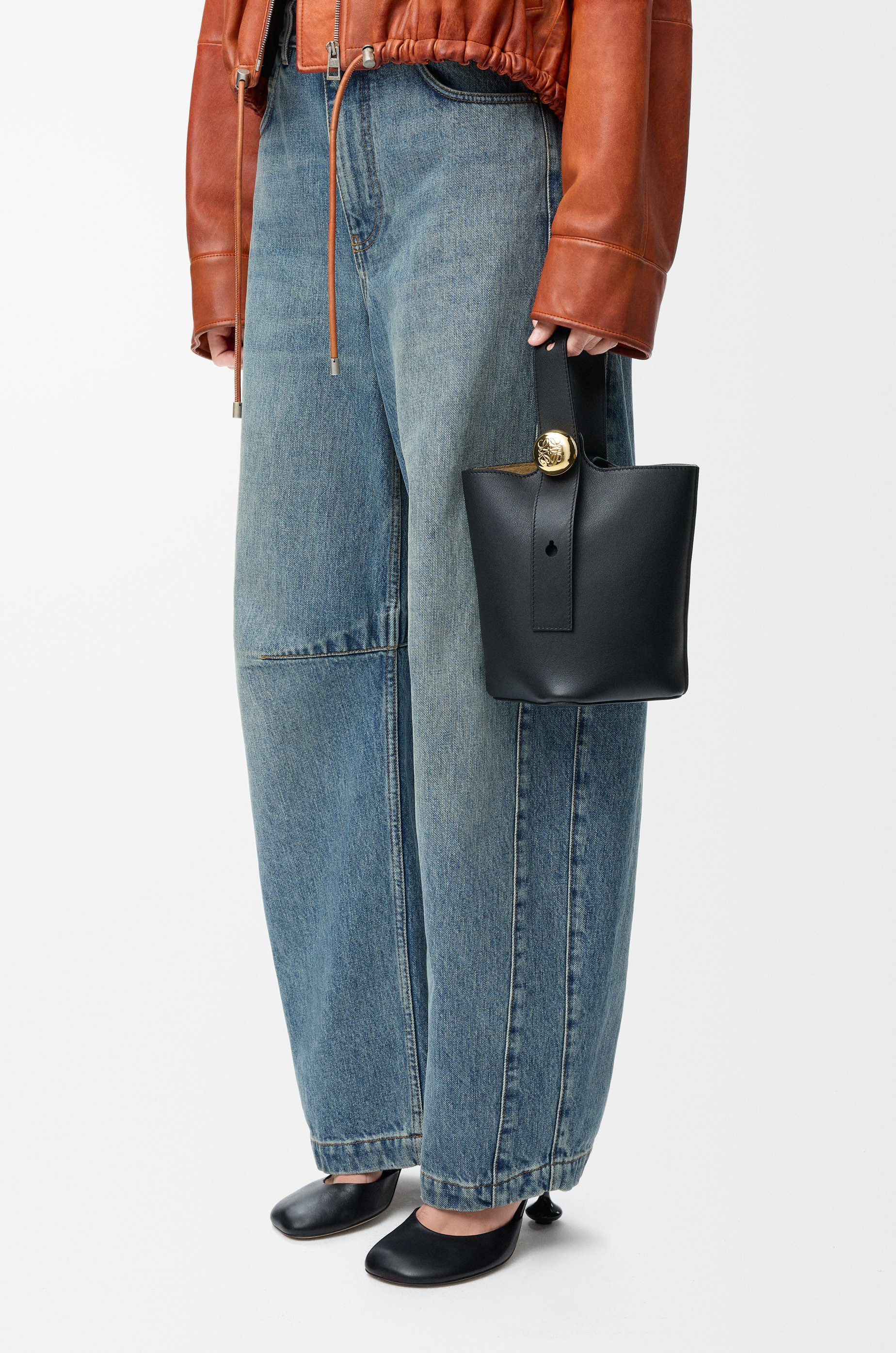 Mini Pebble Bucket bag in mellow calfskin - 2