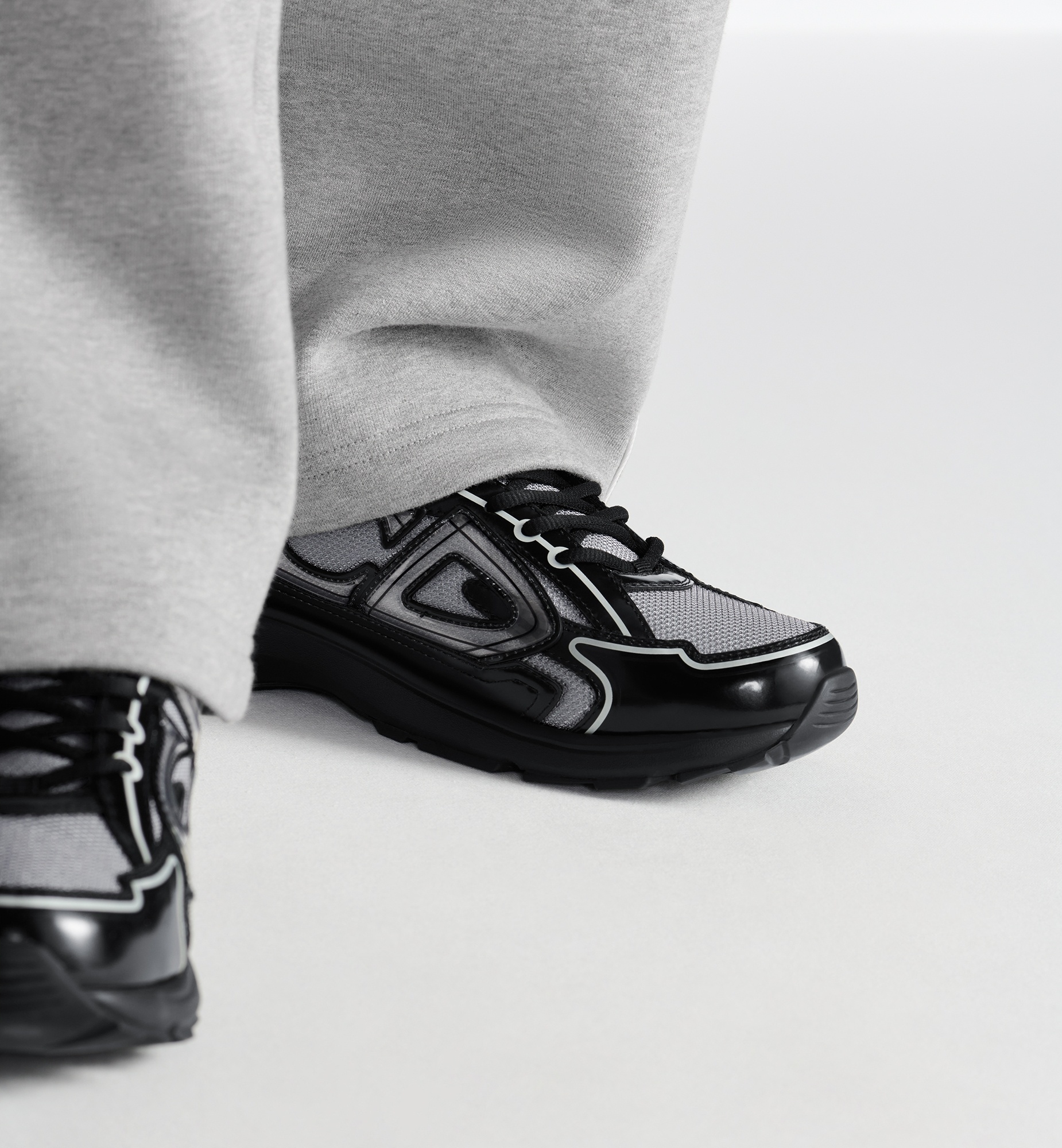 【モダン×スポーティ♡】Dior B30 スニーカー B30 Countdown Sneaker Light Gray Technical Mesh and Black