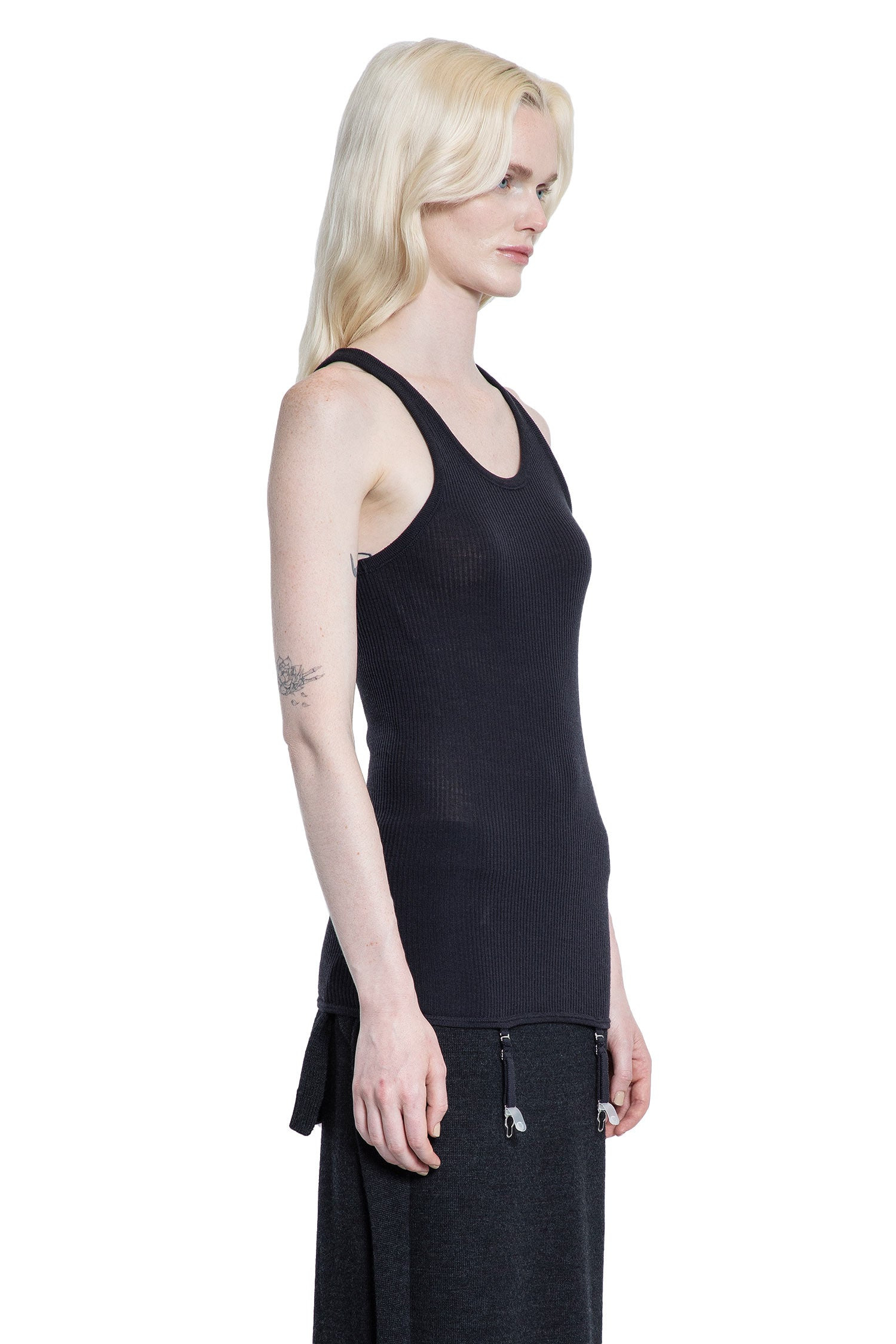 Sleeveless-Tank-Top-With-Suspenders - 2