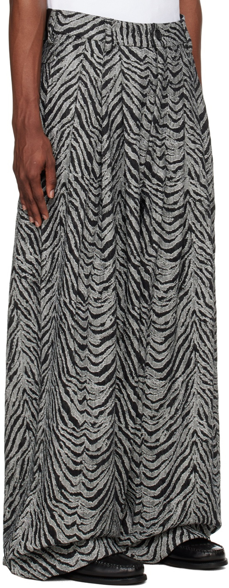 LU'U DAN Black Tiger Jeans outlook