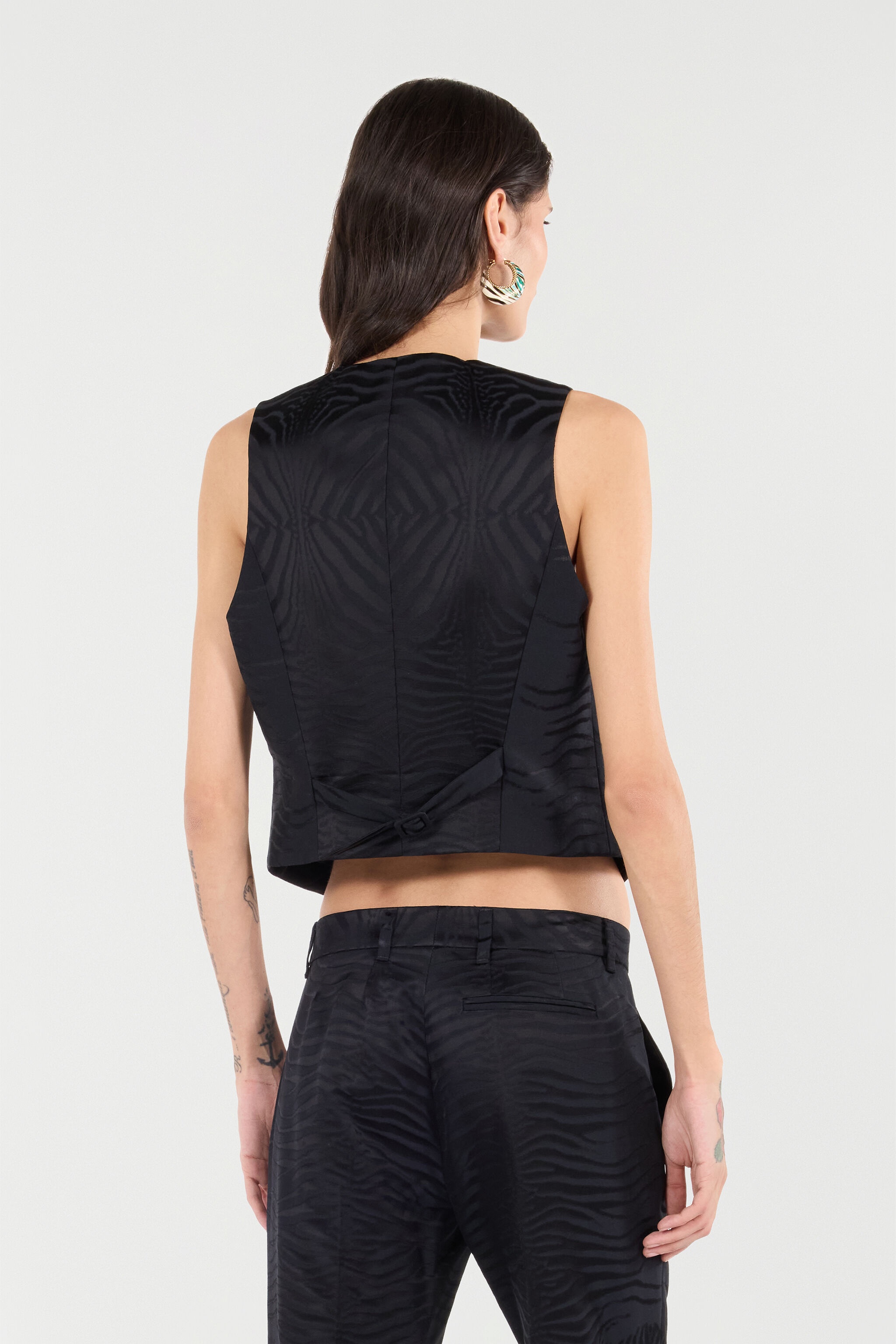 Vest With Solid-Color Tiger Skin Design - 4