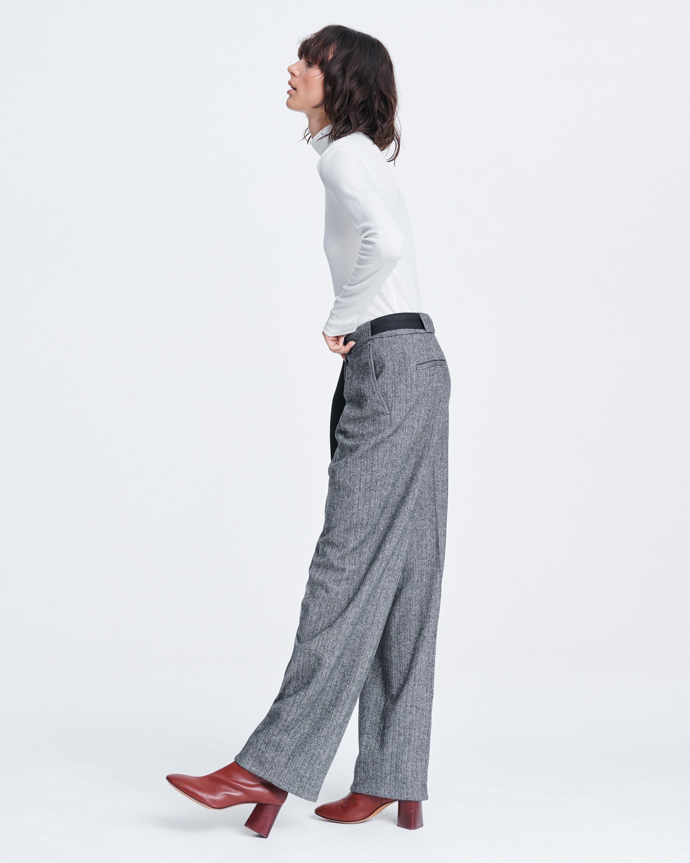 THE KNIT RIB TURTLENECK
SLIM FIT TOP - 2