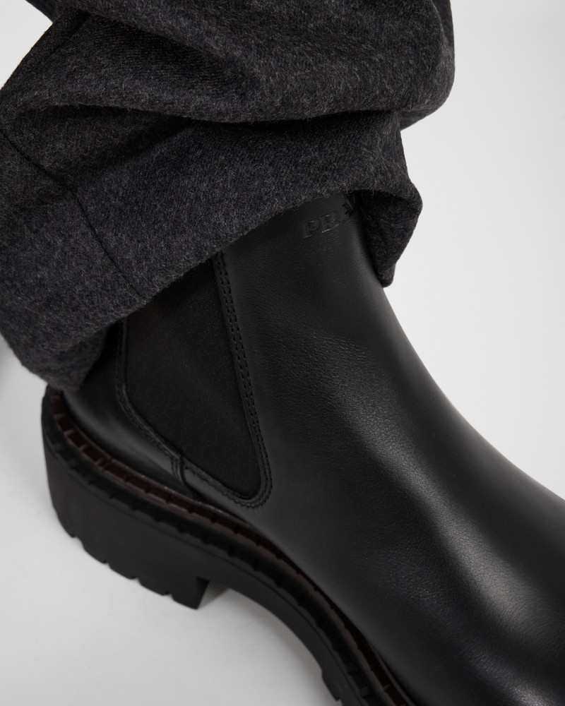 Leather Chelsea boots 8