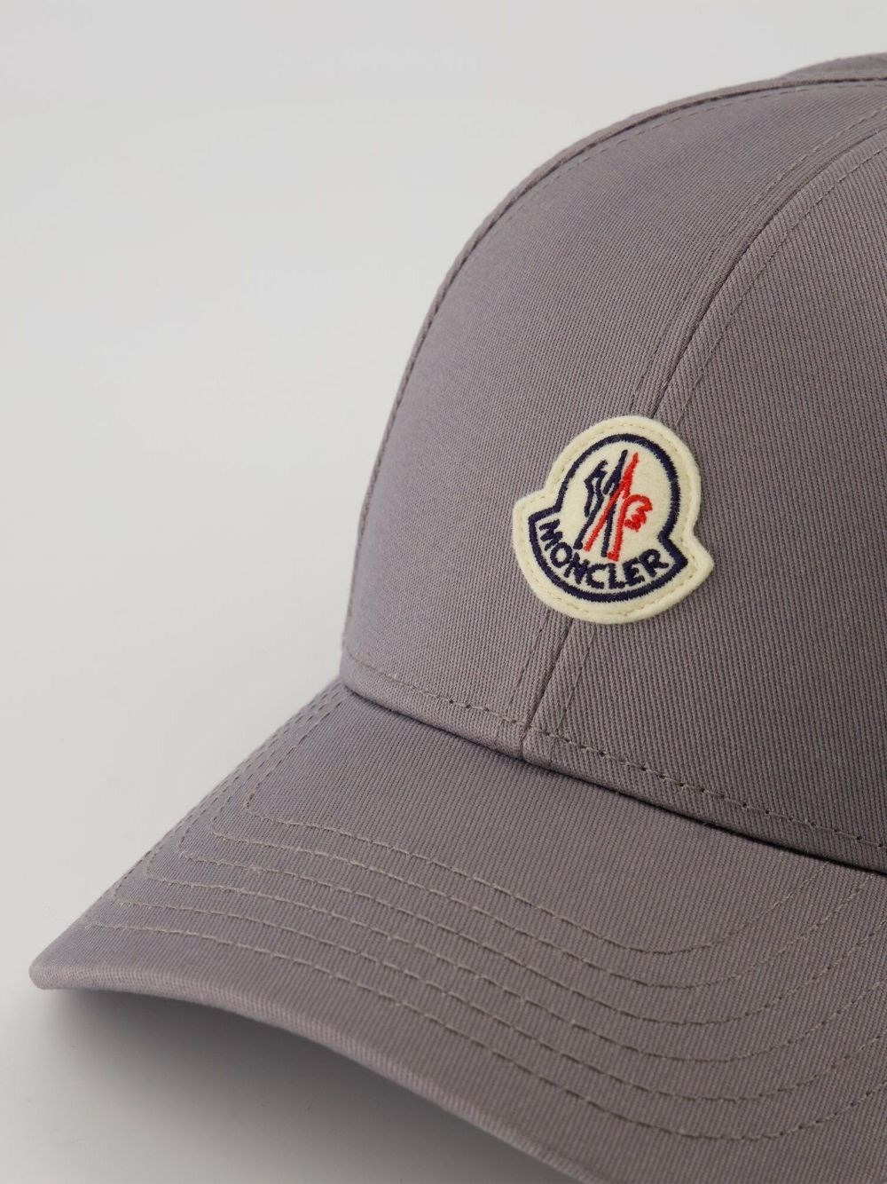 Baseball cap with logo - 3