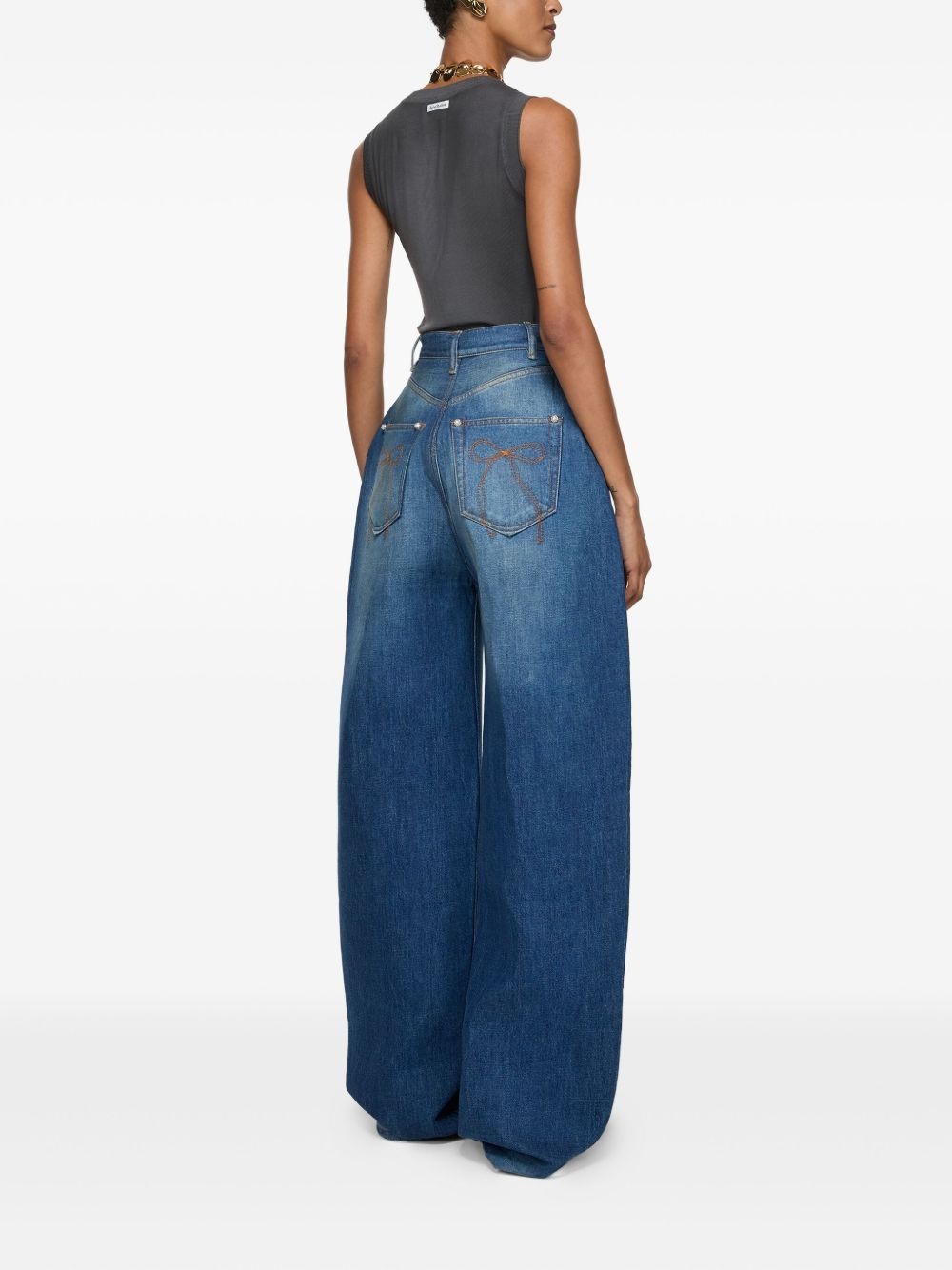 high-waisted jeans - 4