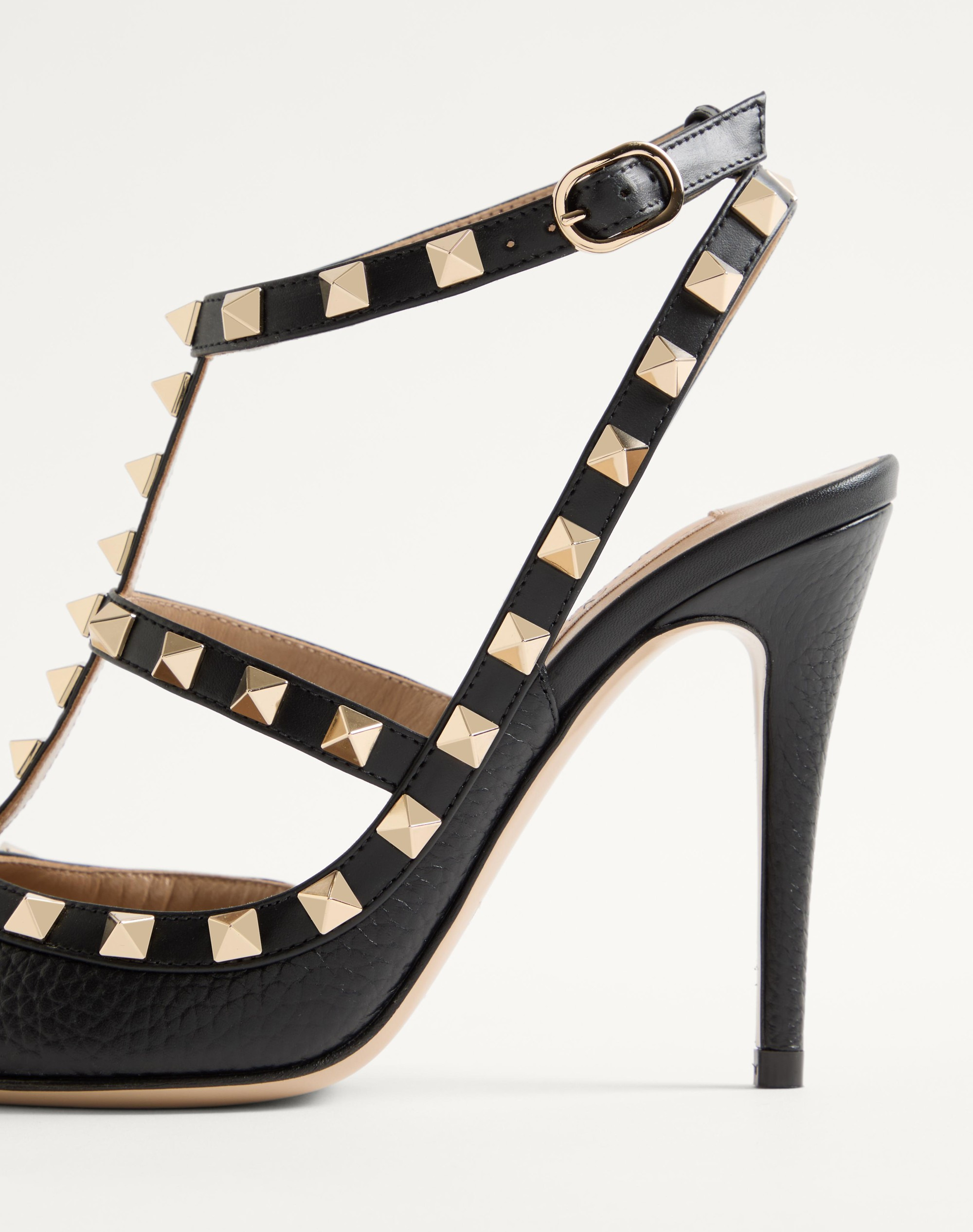 ROCKSTUD GRAINY LEATHER ANKLE STRAP PUMP 100 MM - 6