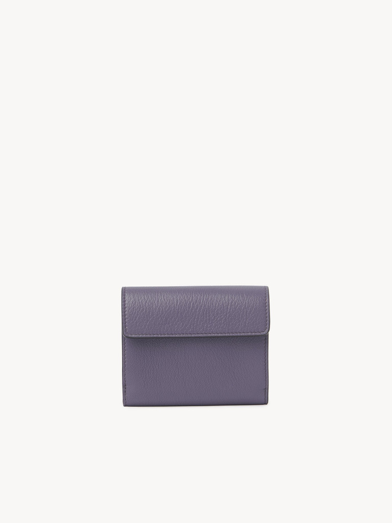 Chloé SMALL ENVELOPE TRI-FOLD IN GRAINED LEATHER outlook