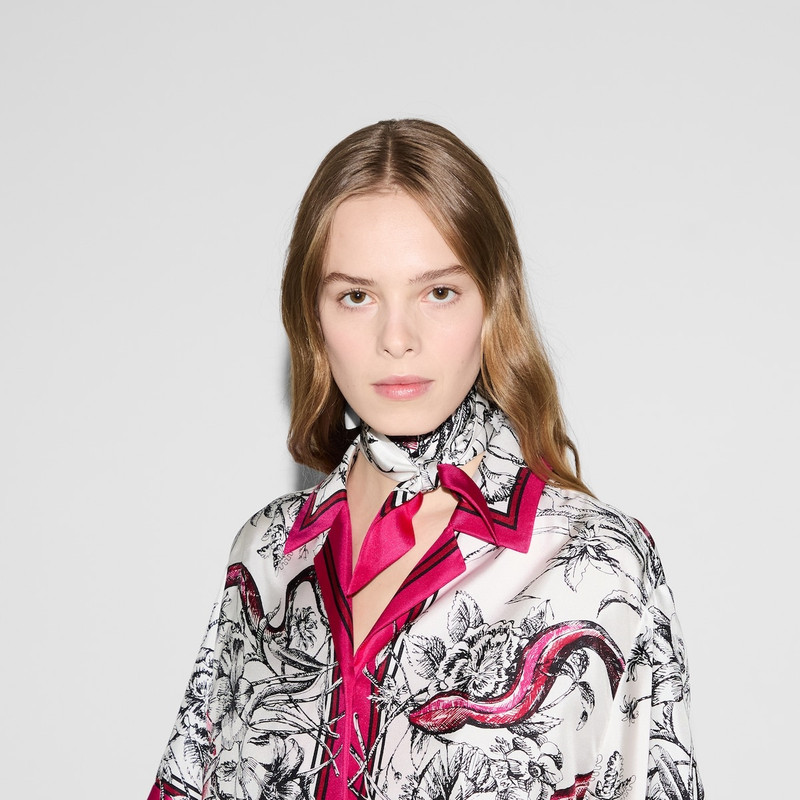 Printed silk neck bow 4