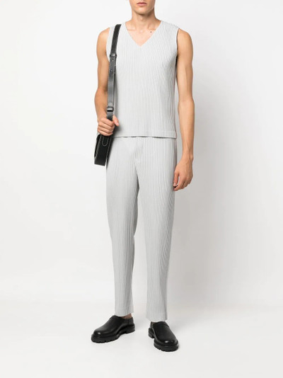 ISSEY MIYAKE V-neck sleeveless tank top outlook