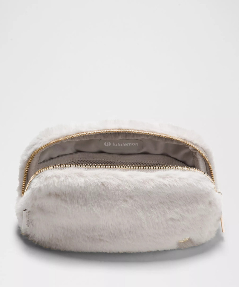 Everywhere Belt Bag 1L *Plush Fleece 5