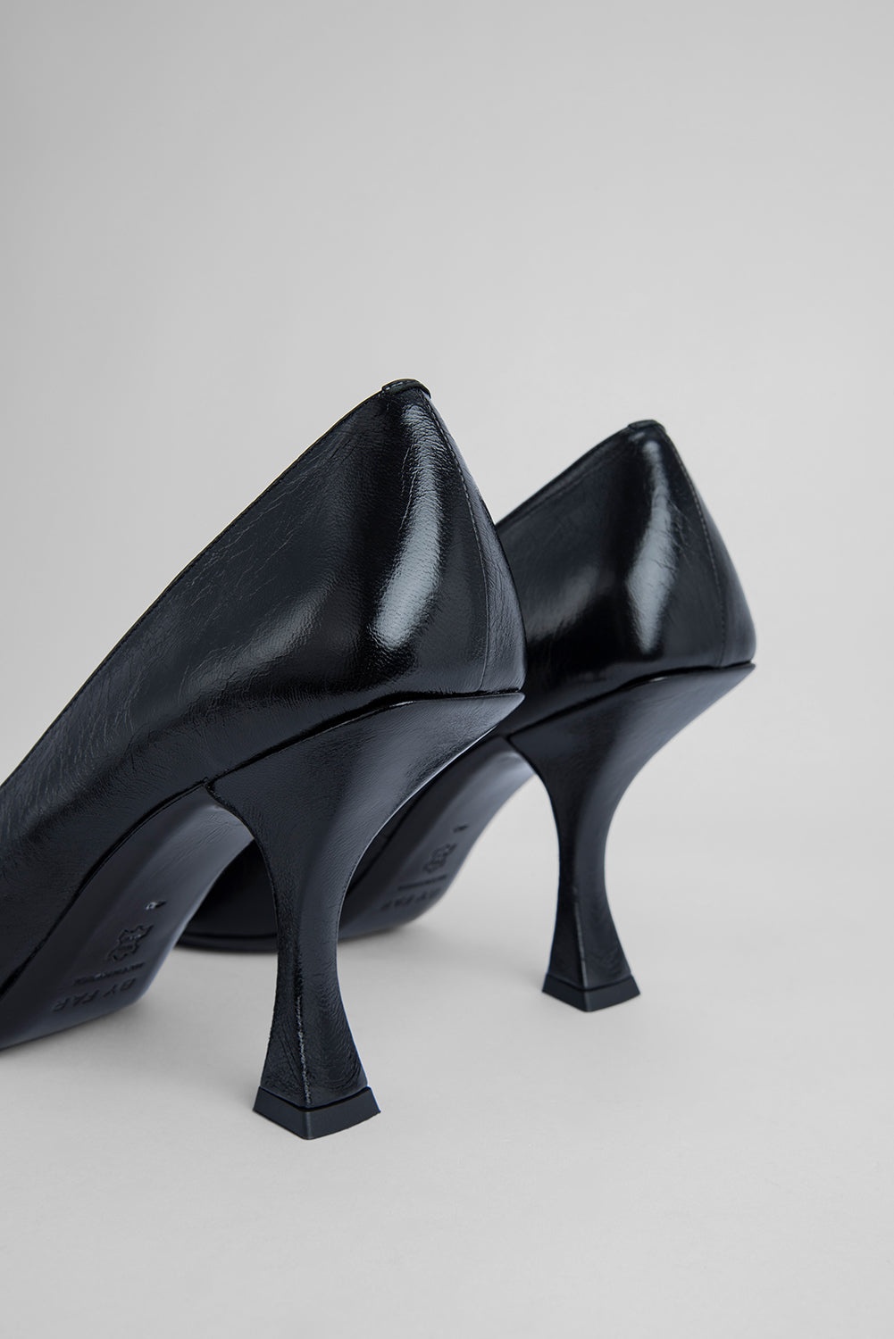 Viva Black Creased Leather Pump - 6