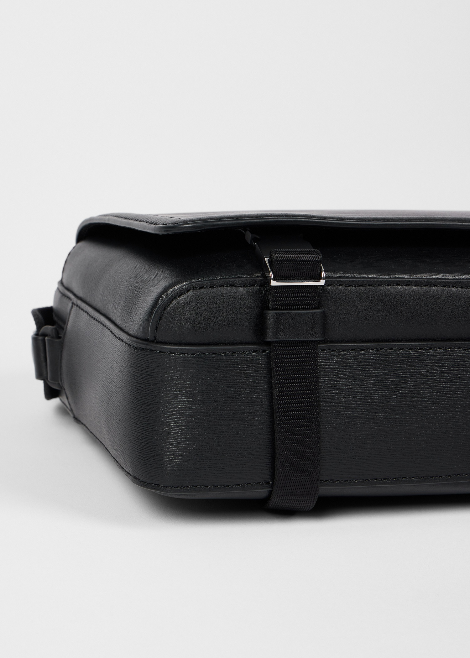 Black Straw-Grain Embossed Leather Messenger Bag - 7