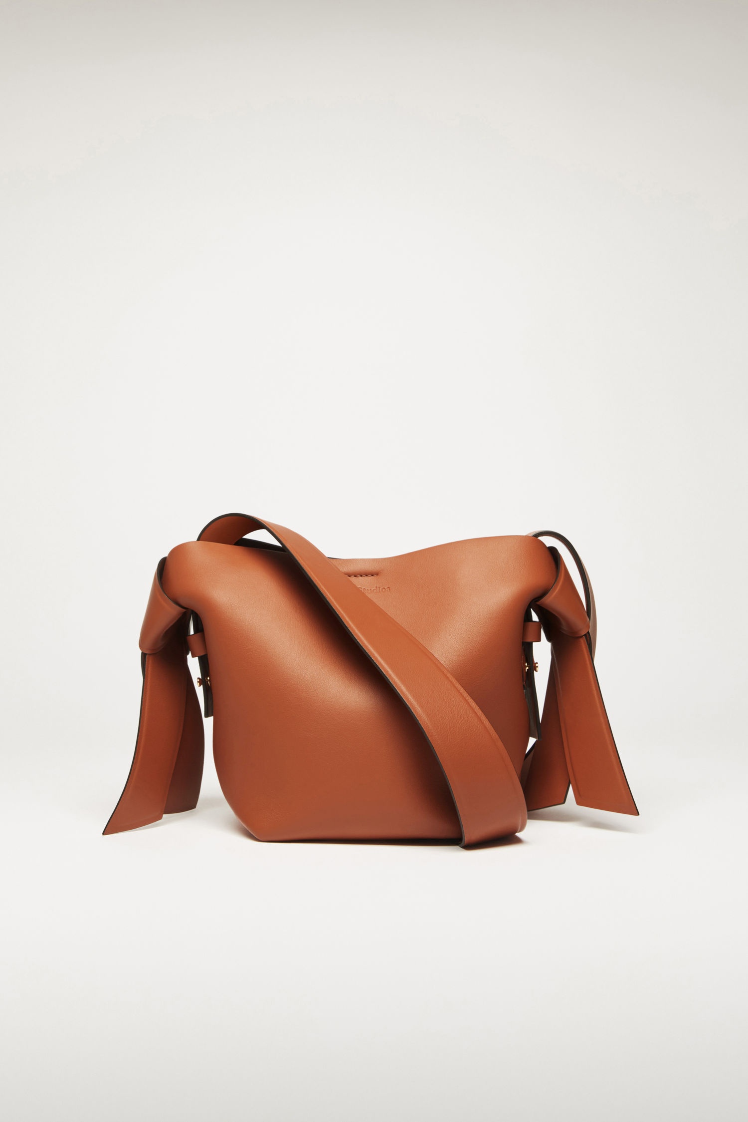 Acne Studios Musubi Mini almond brown - バッグ