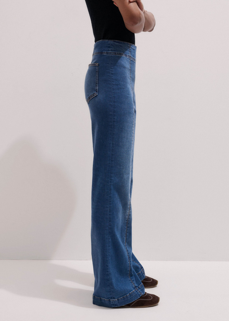 Kick Flare Travel Jean 5