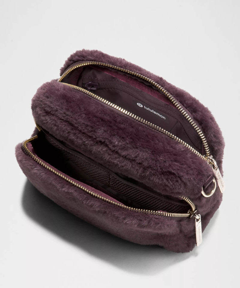Everywhere Crossbody Bag 2L *Plush Fleece 4