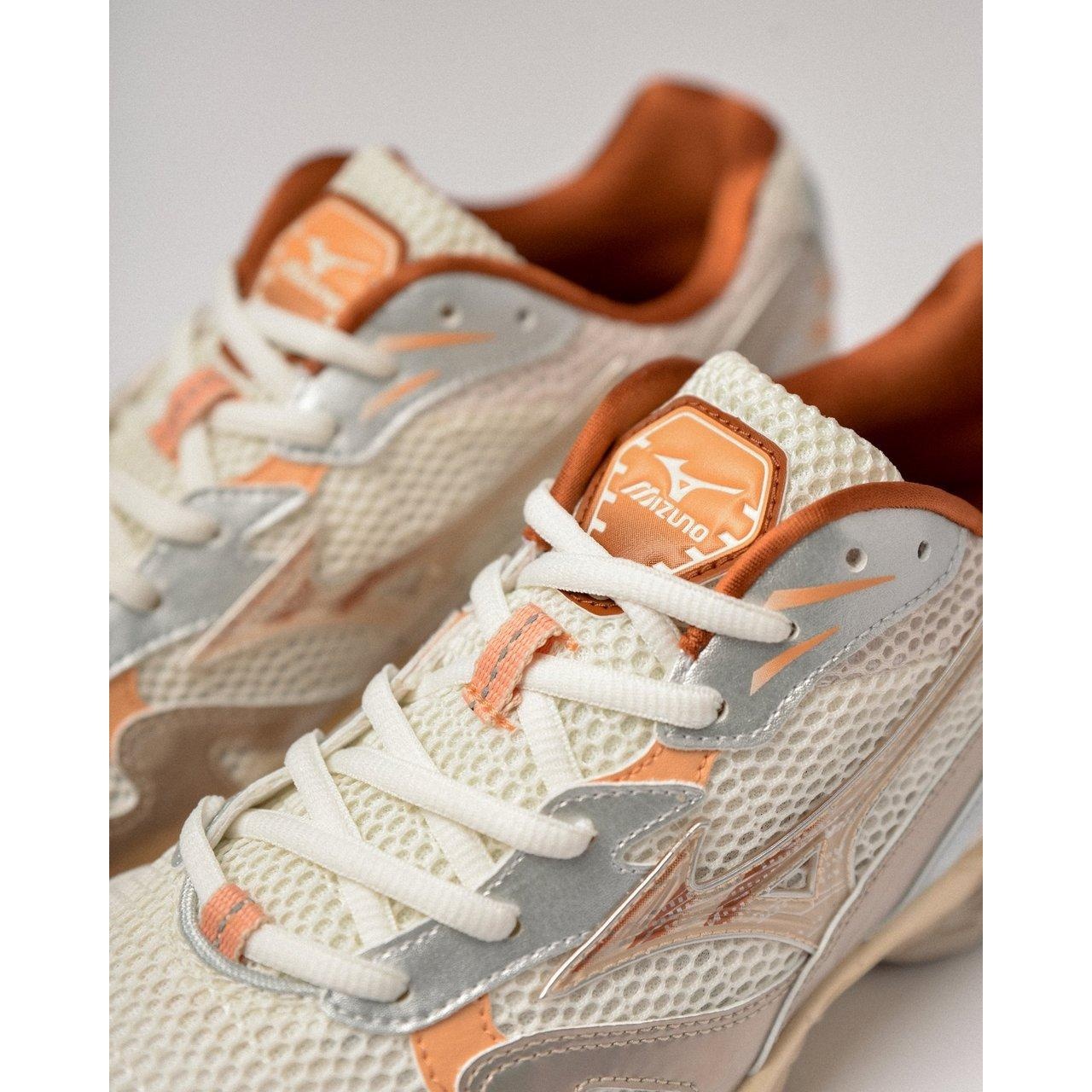 Wave Rider 10 Sportstyle Sneaker - 7