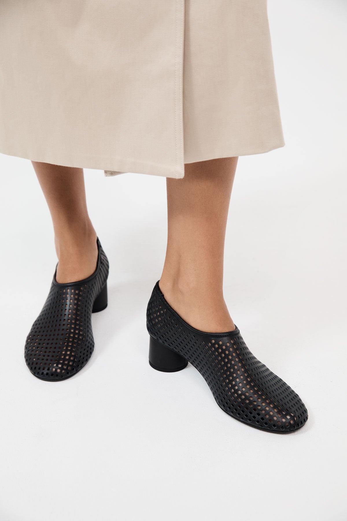Perforated Ballet Heel - Black - 4