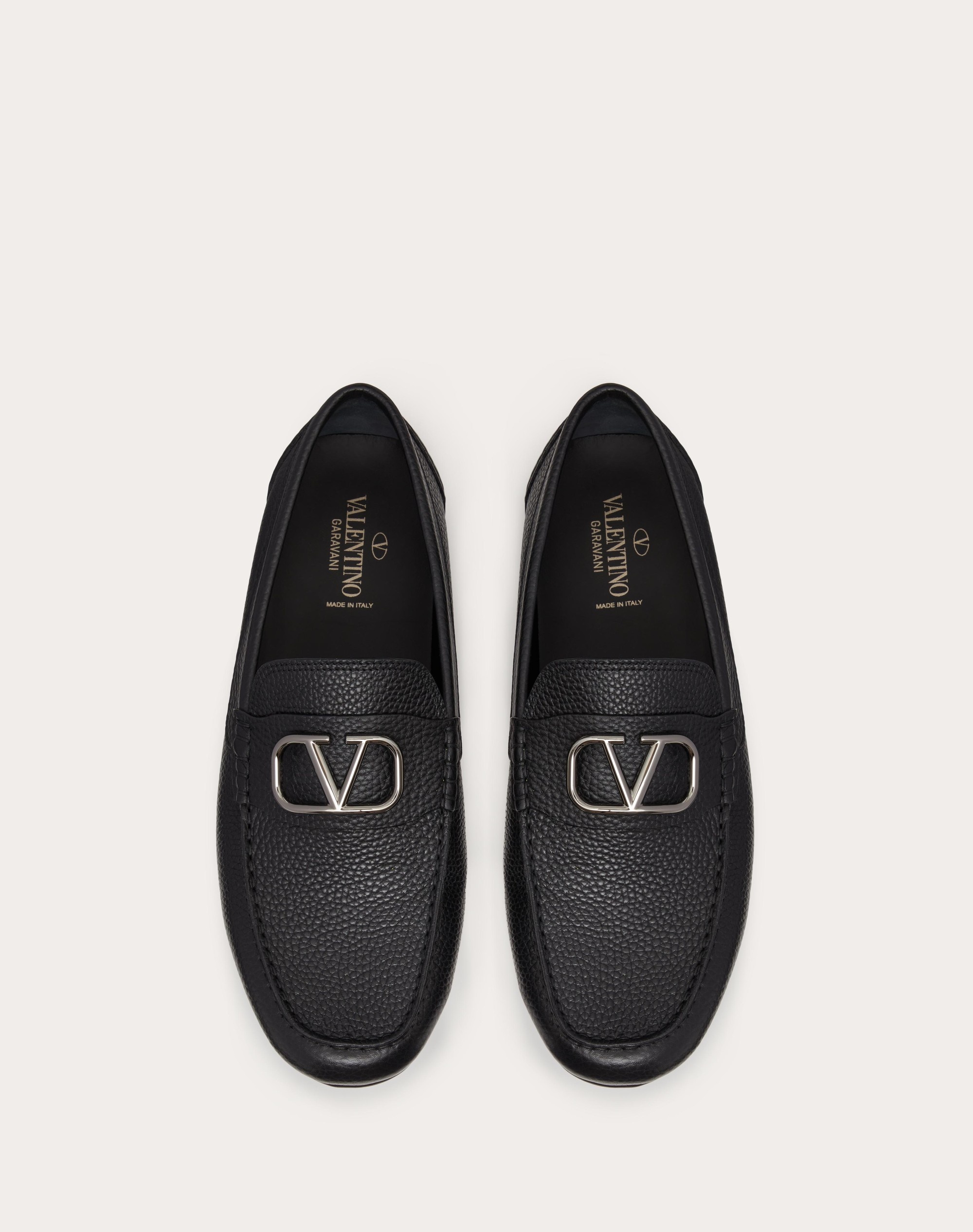 VLOGO SIGNATURE GRAINY CALFSKIN DRIVING SHOE - 4