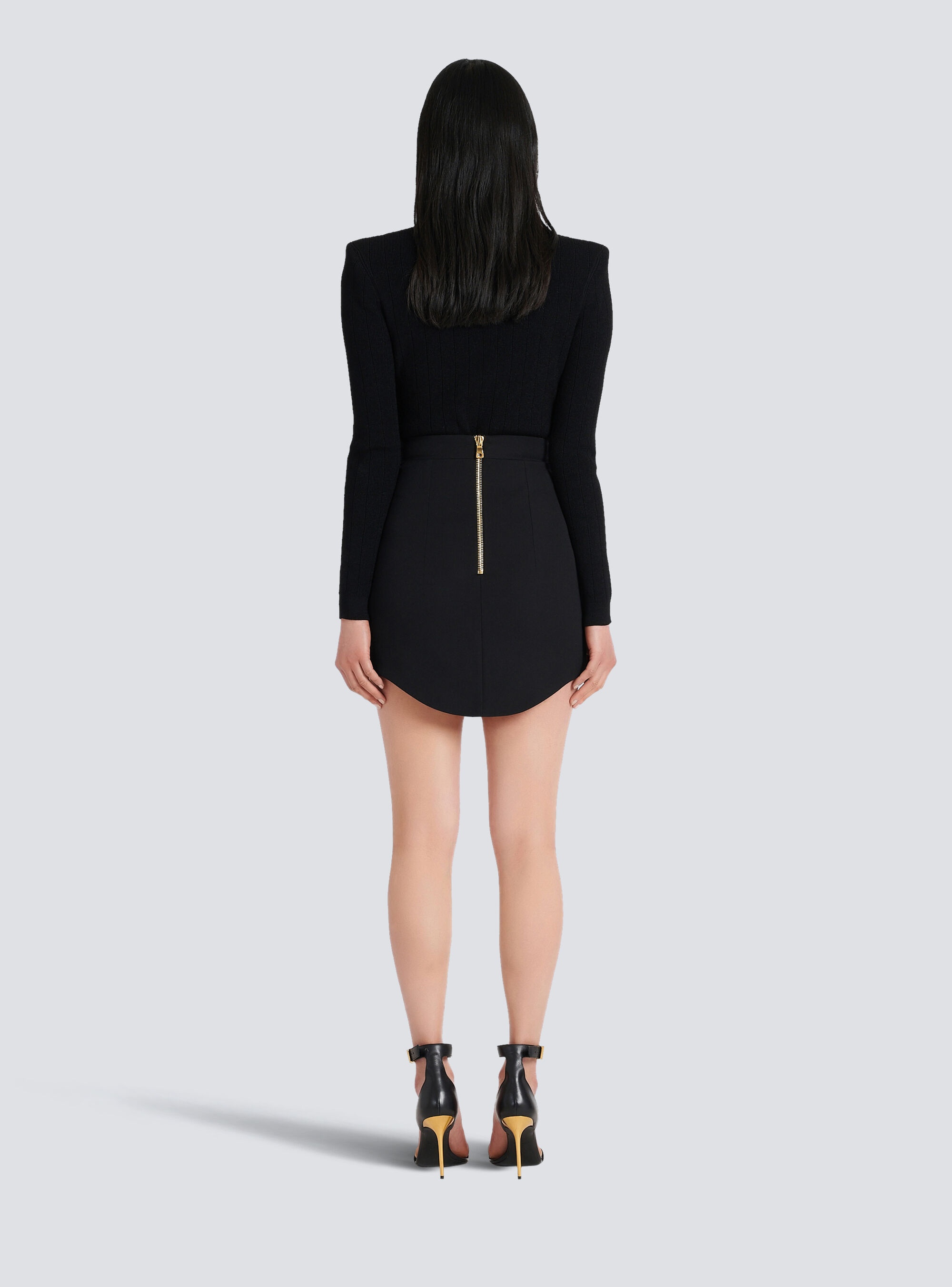 Short knit high-waisted skirt with double-buttoned fastening - 4