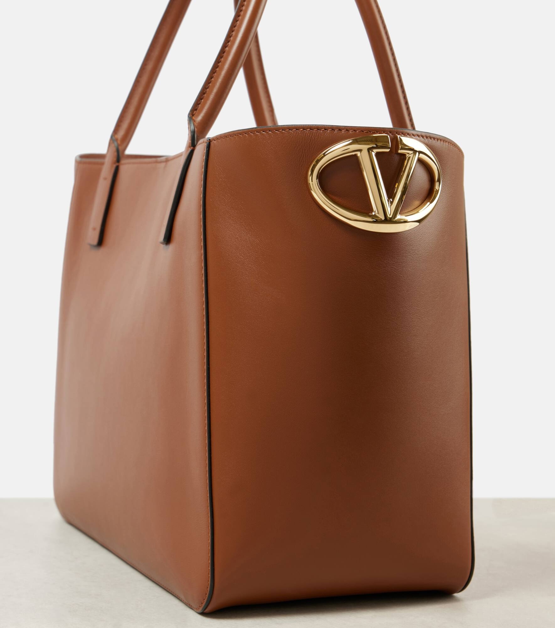 VLogo Side leather tote bag - 7