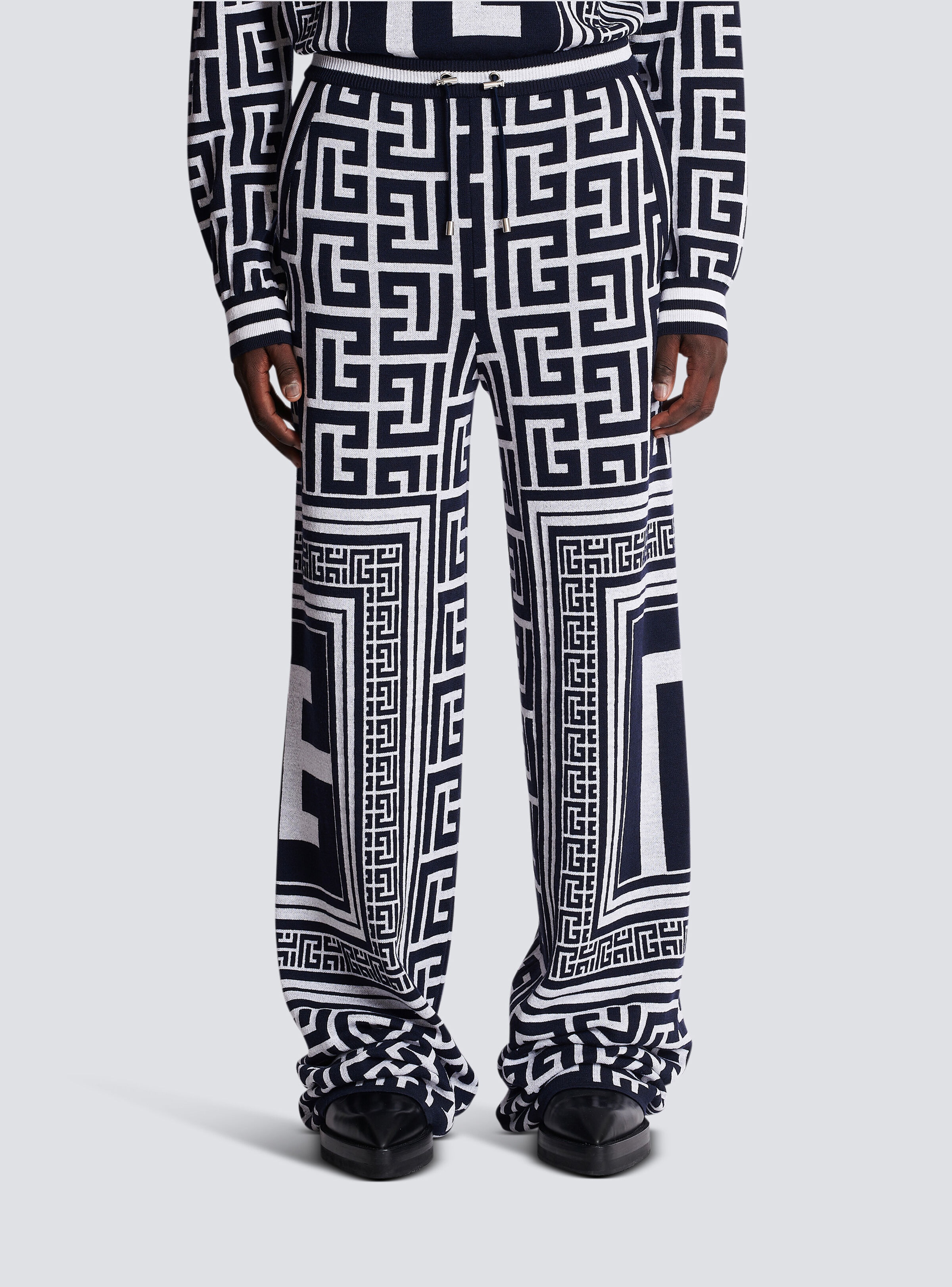 Maxi monogrammed casual trousers - 5