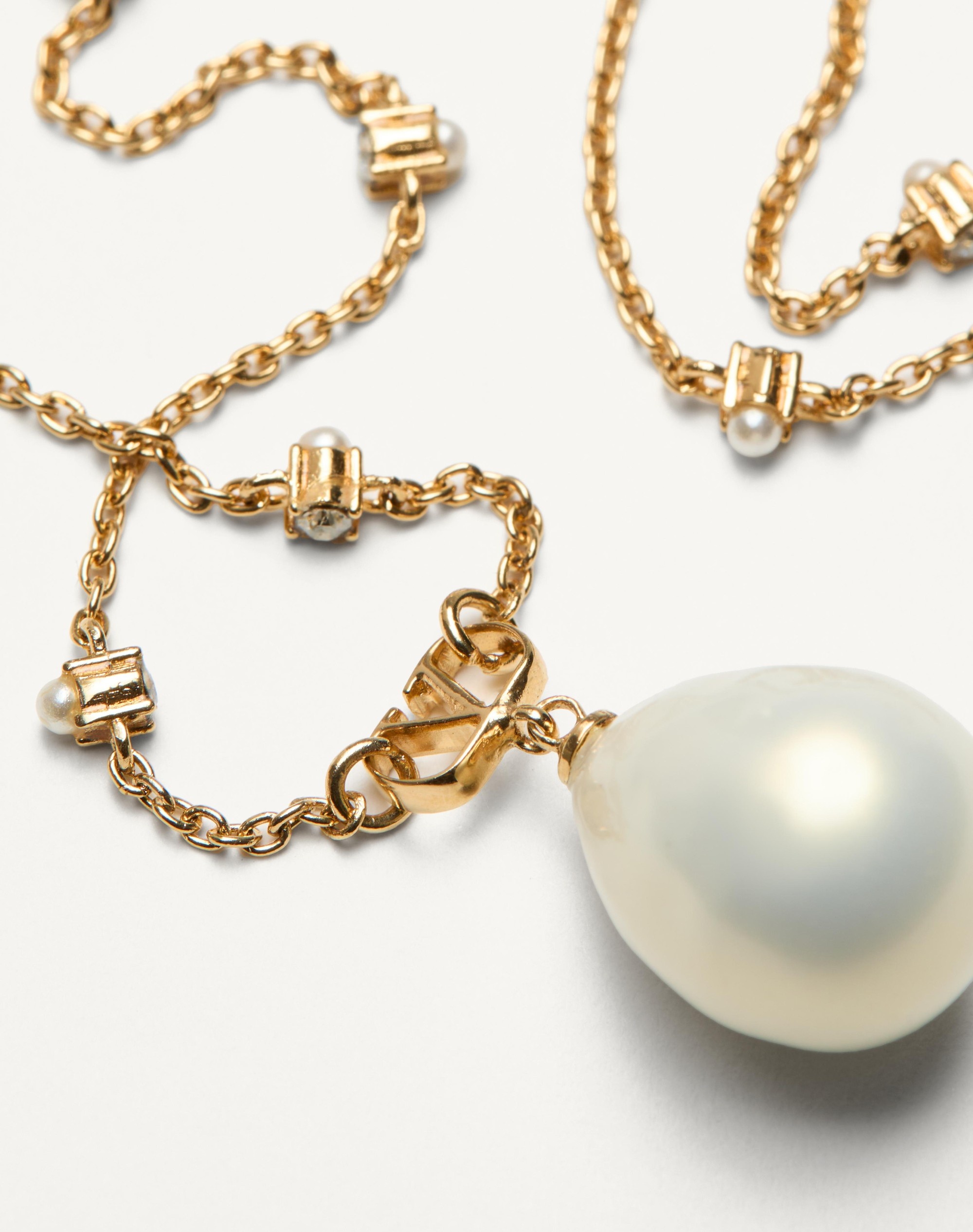 VLOGO SIGNATURE METAL, PEARL AND SWAROVSKI® CRYSTAL NECKLACE - 2