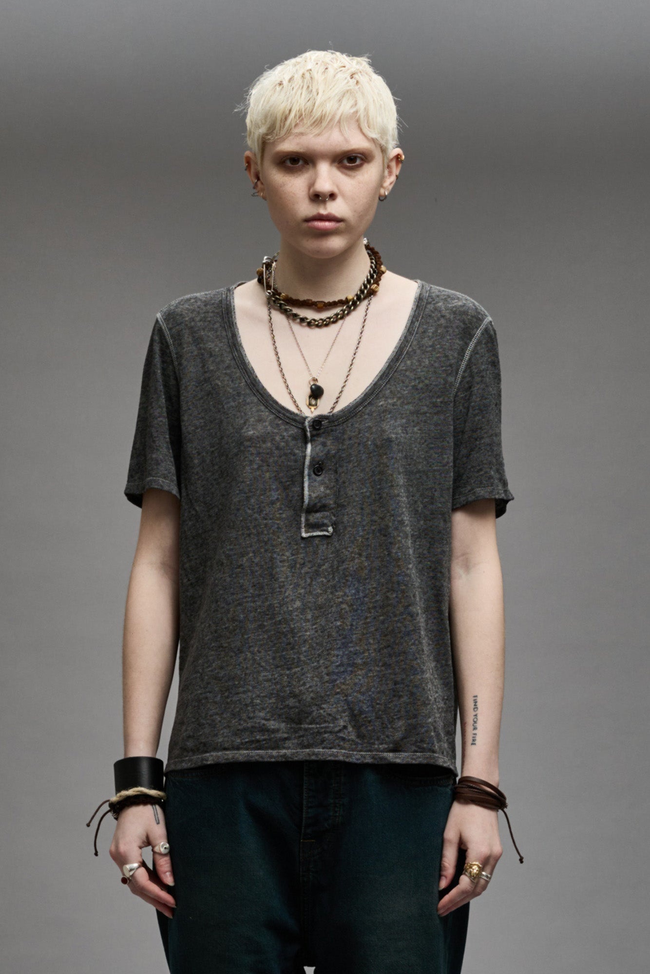 LOW NECK HENLEY TEE - CHARCOAL - 3