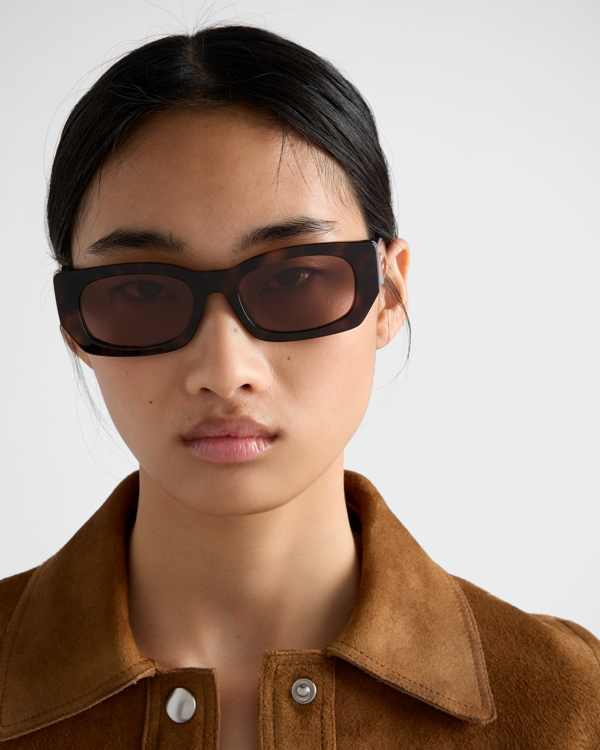 Sunglasses with the Prada logo - 6