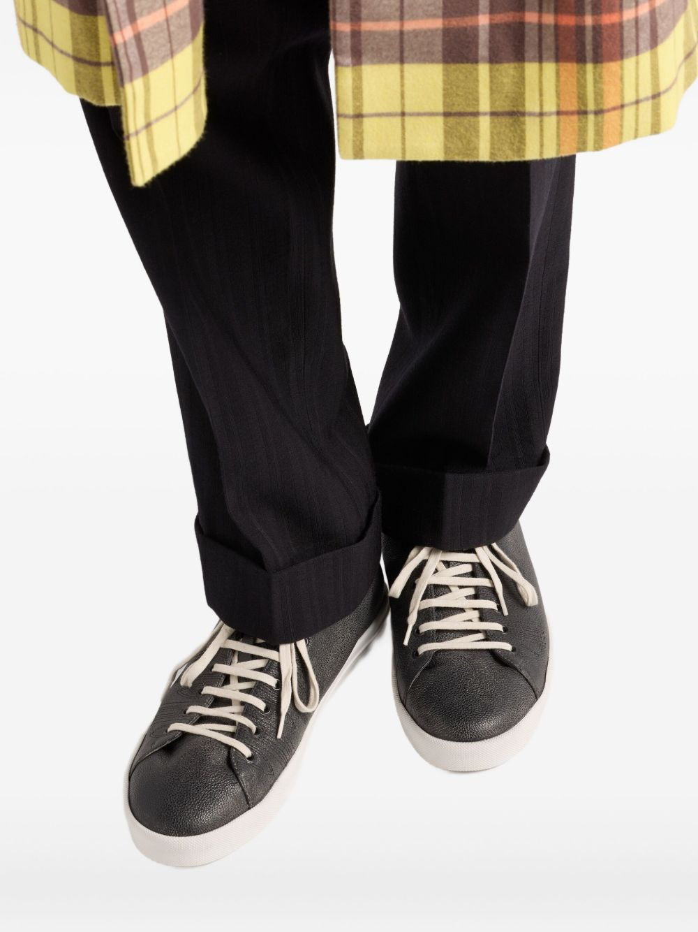 aged-effect lace-up low-top sneakers - 5