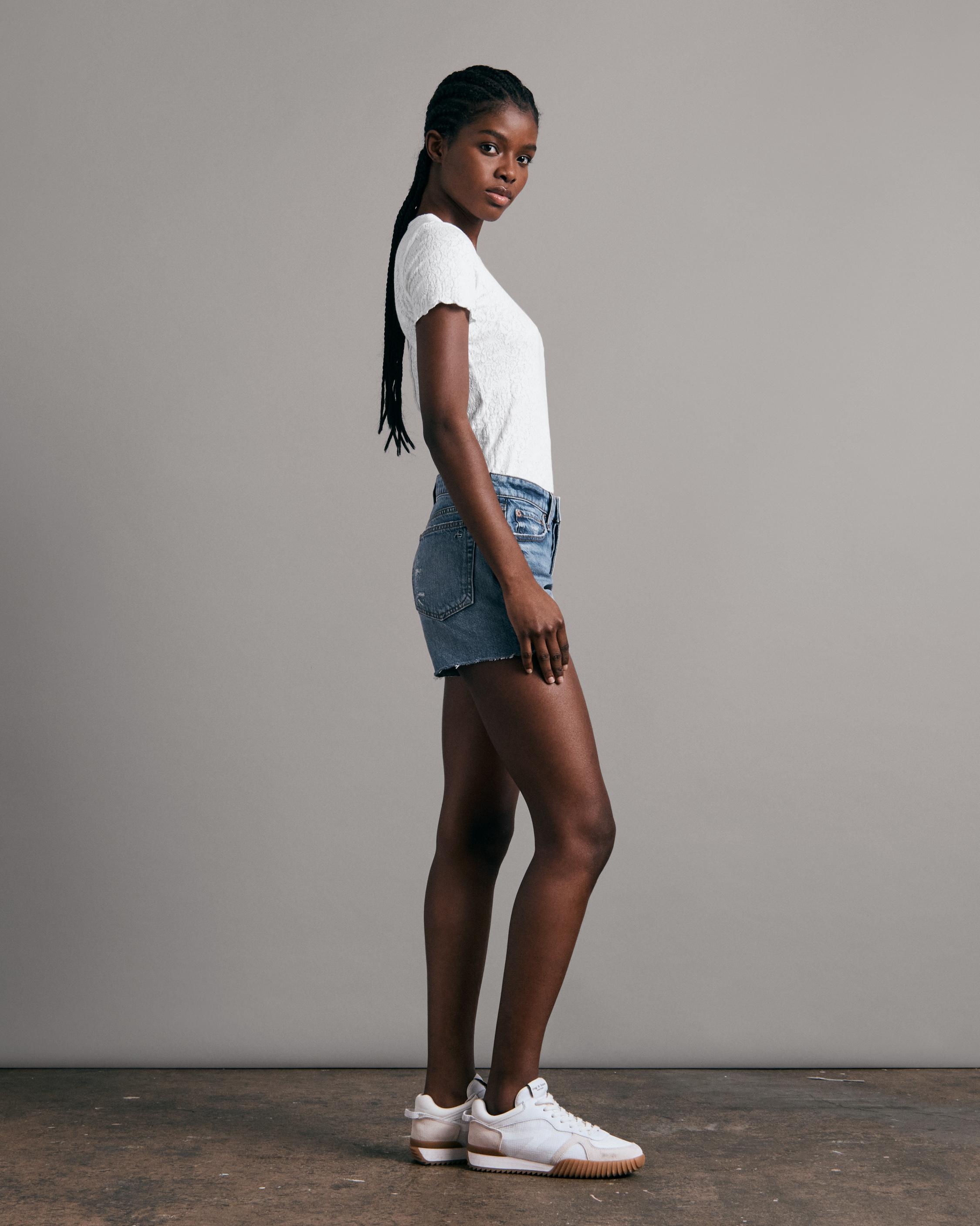 Dre Low-Rise 3.5" Short - Norwalk
Relaxed Fit Mid Indigo Jean Short - 3
