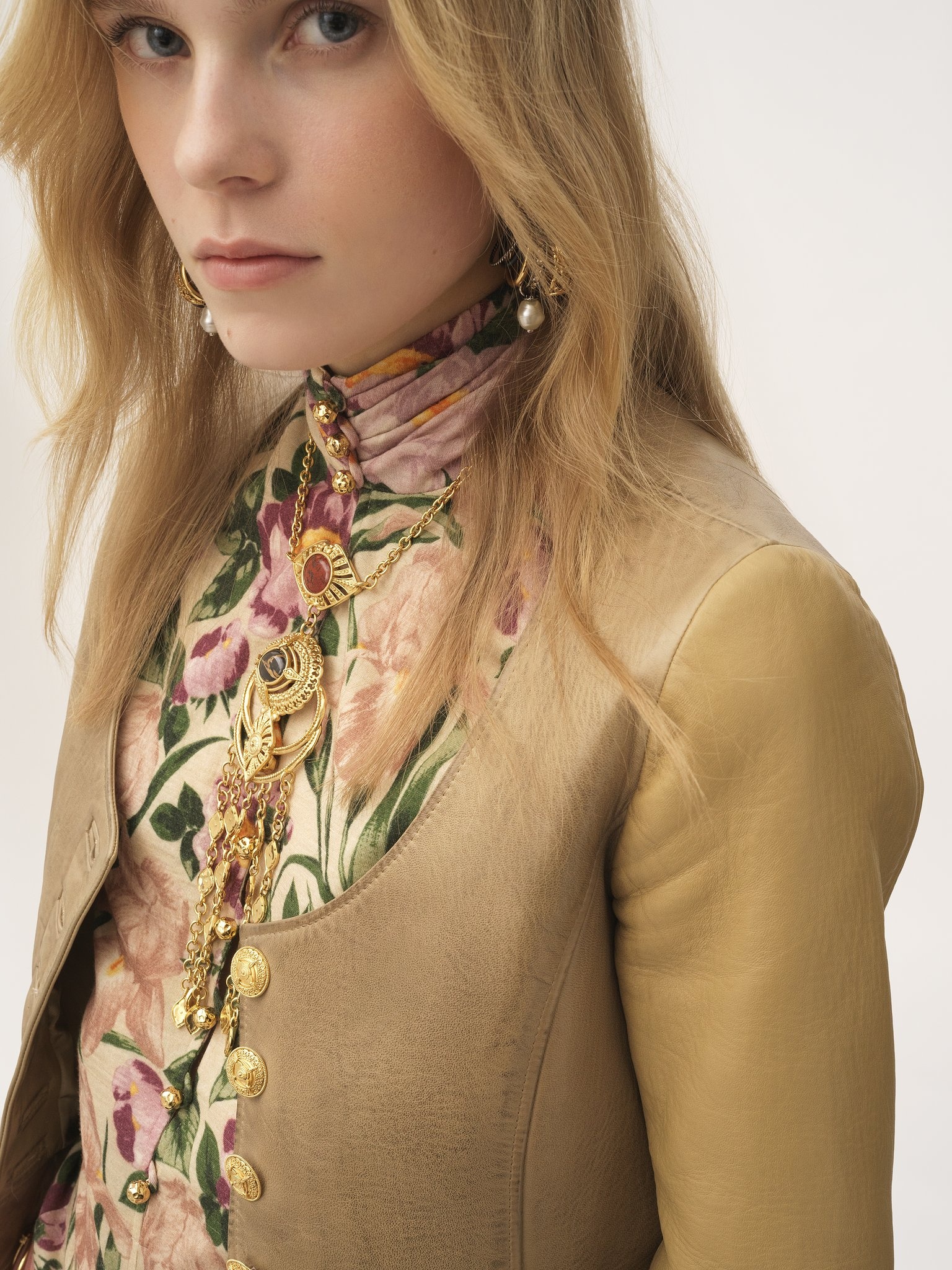 BUTTONED MOCK-NECK TOP IN WOOL JERSEY - 8