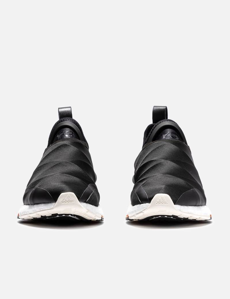 Y-3 ULTRABOOST 22 outlook