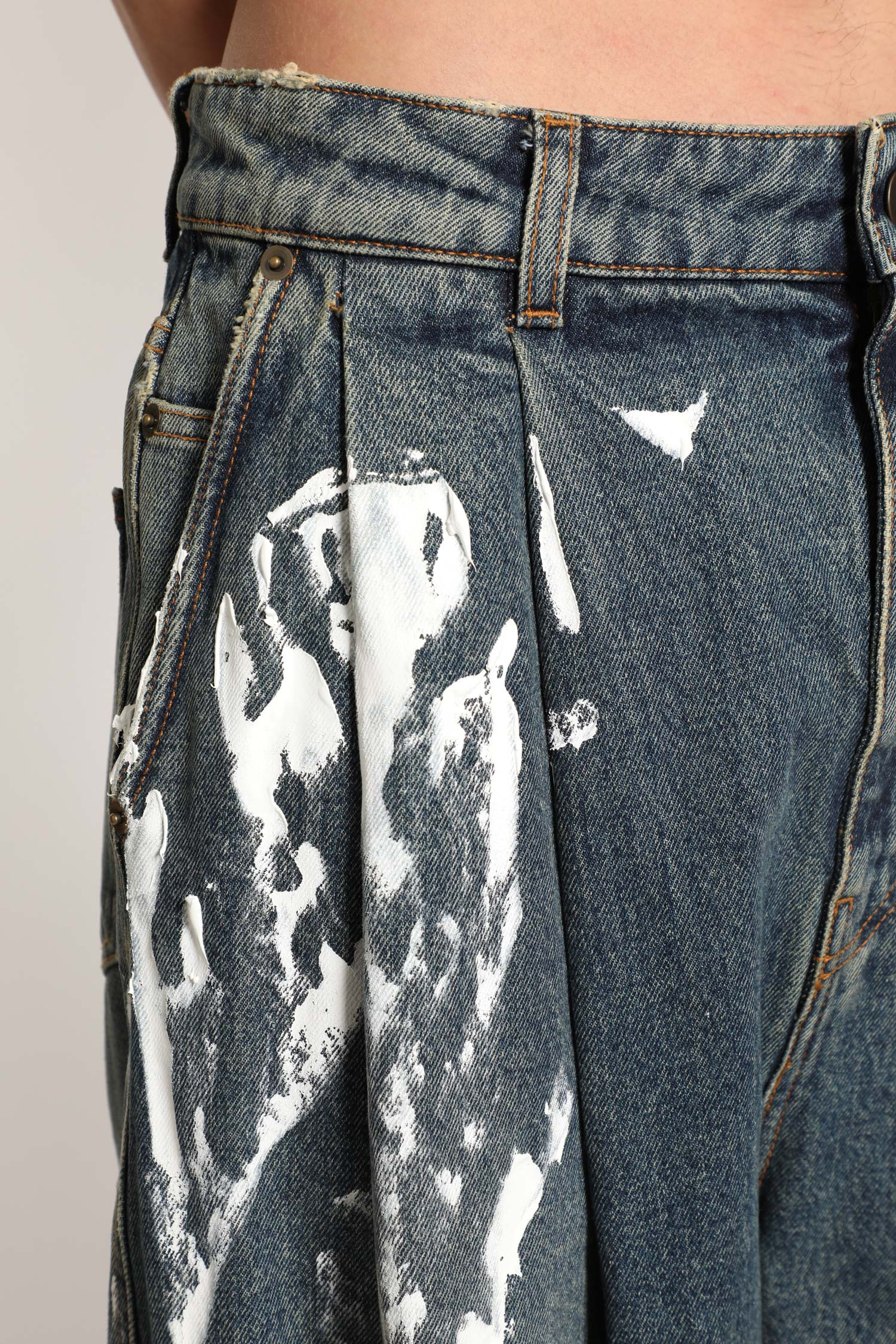 Pleated Jeans In Washed Denim - 5