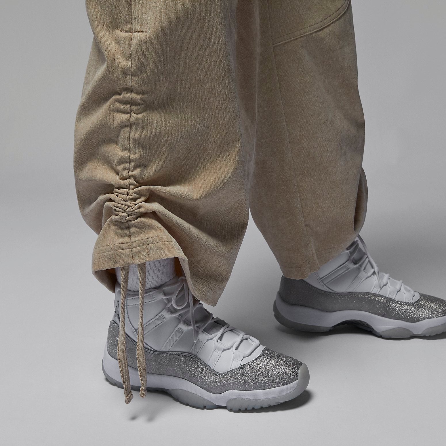 (WMNS) Air Jordan Corduroy Chicago Pants 'Tan' FD8210-277 - 5