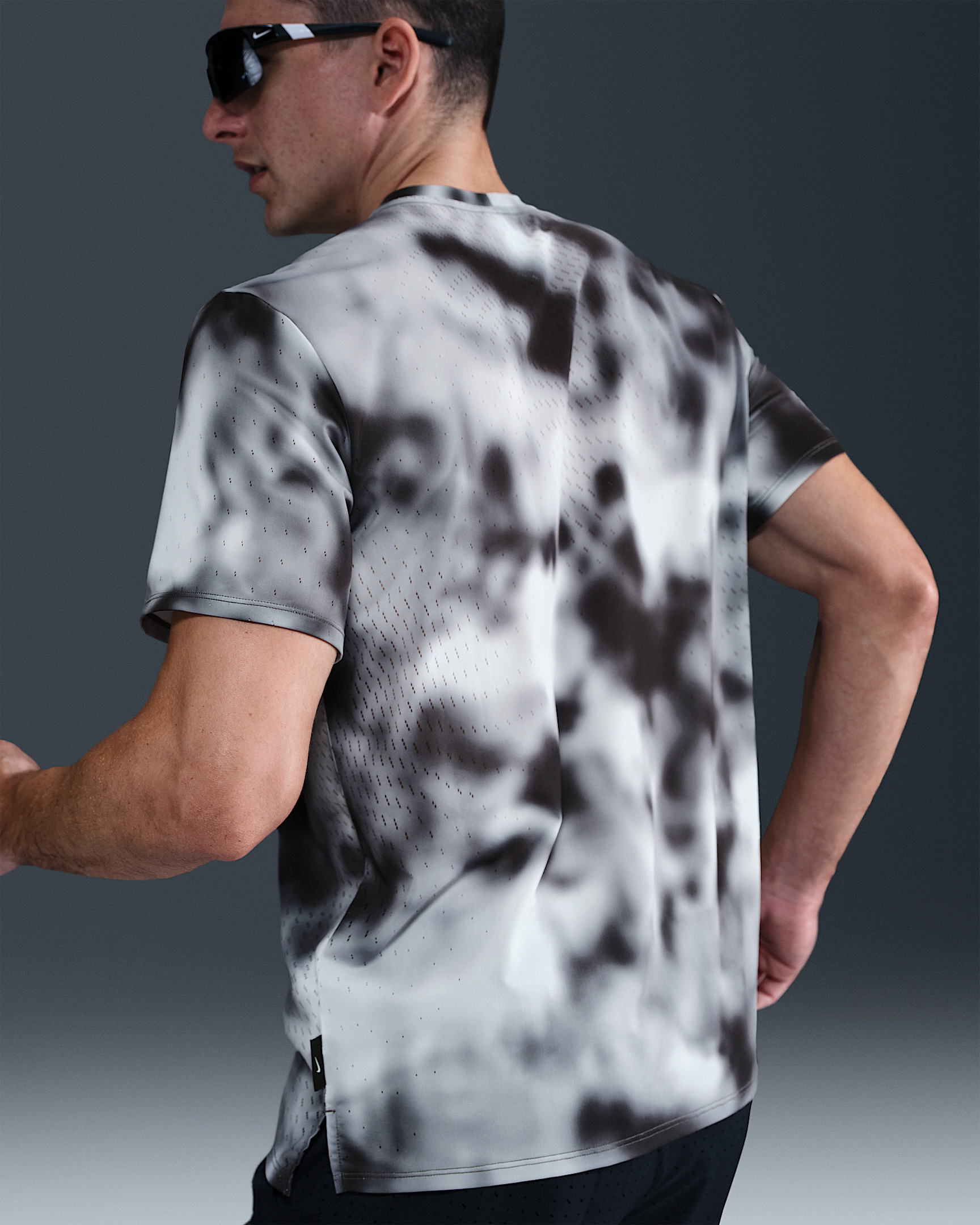 Nike Running Division Breathe Men's Dri-FIT ADV Short-Sleeve Running Top - 2