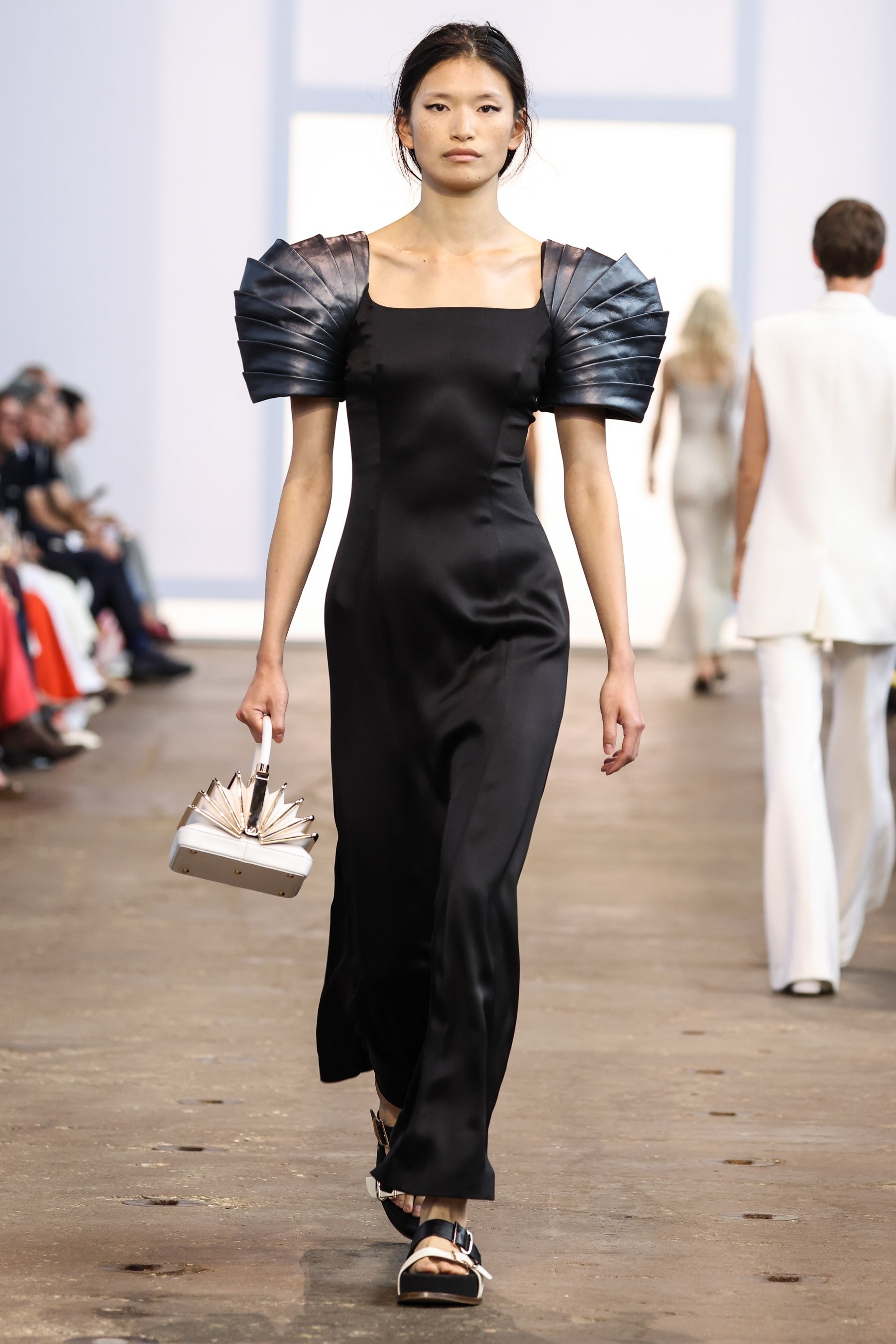 Duchess Pleated Dress in Silk with Leather - 6