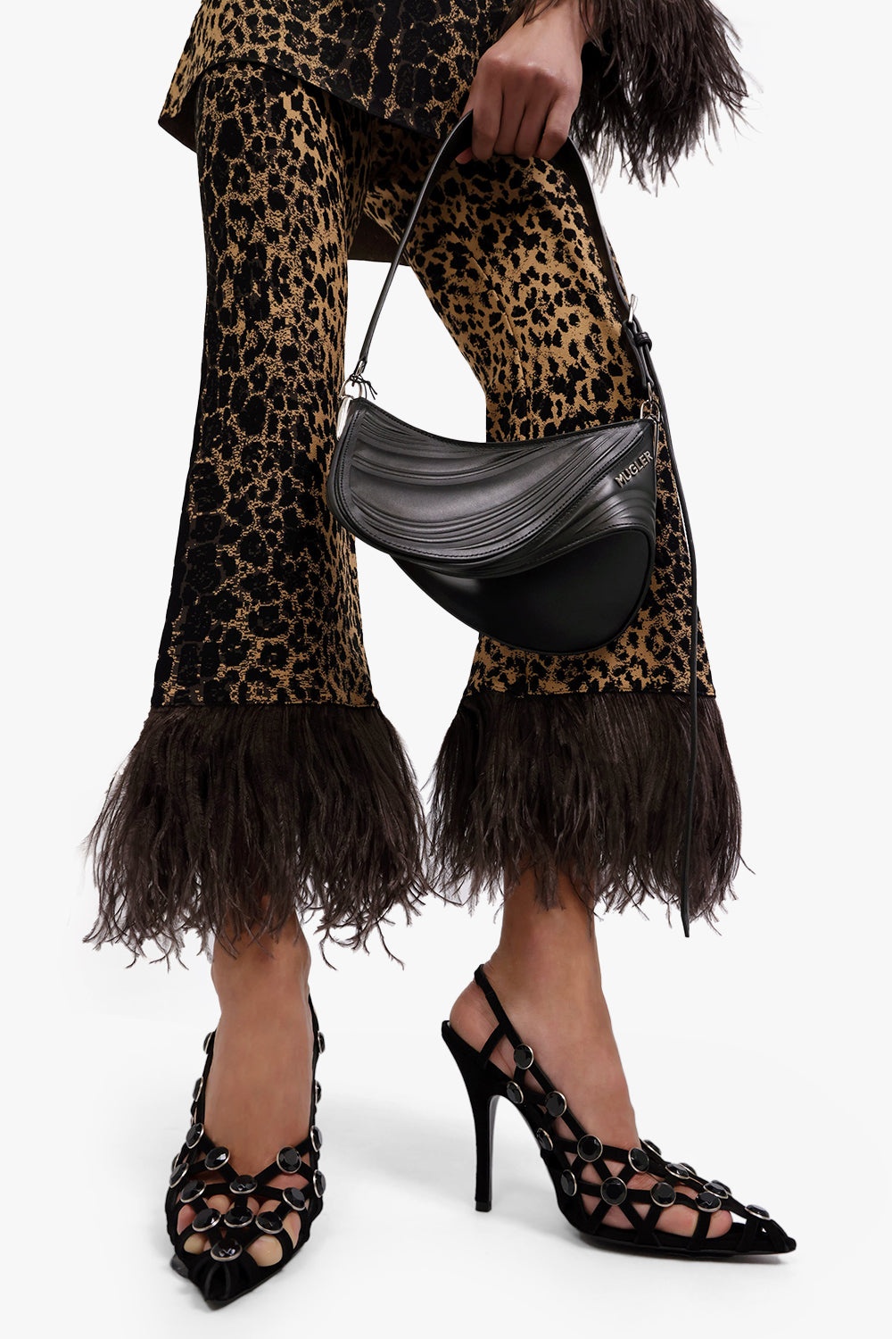 SMALL EMBOSSED SPIRAL CURVE BAG 01 | BLACK - 5