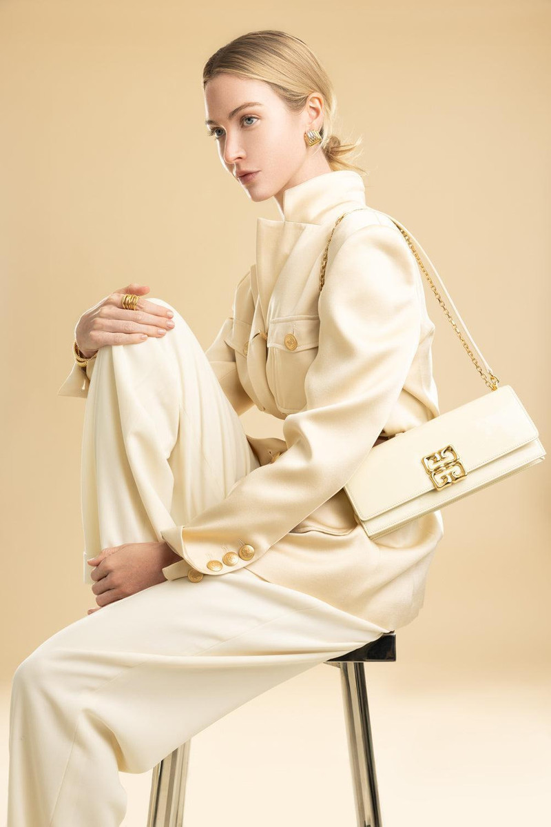 Givenchy 4G Liquid Clutch Bag - Cream outlook